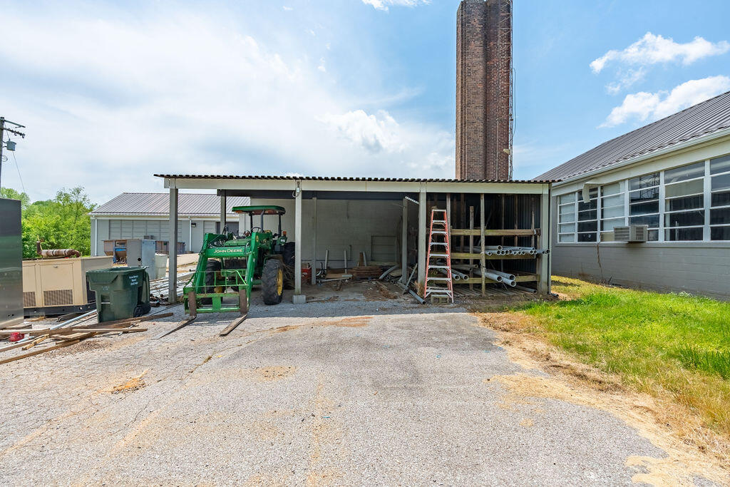 140 College Street Property Photo 24