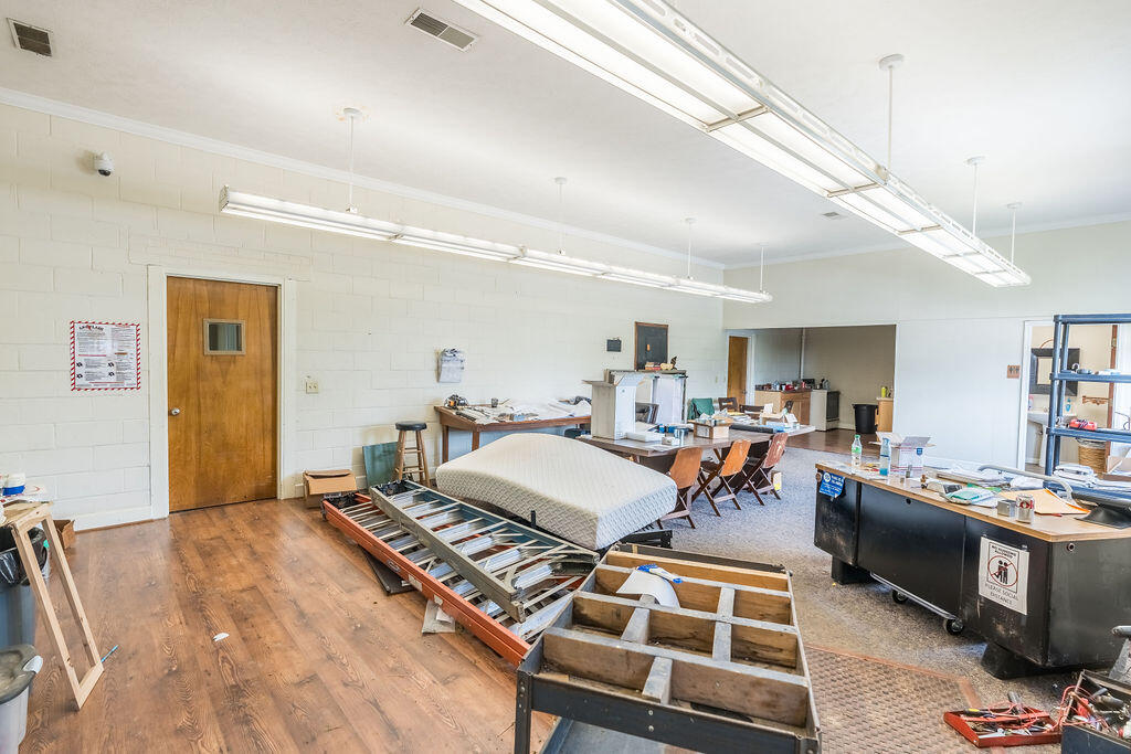 140 College Street Property Photo 30