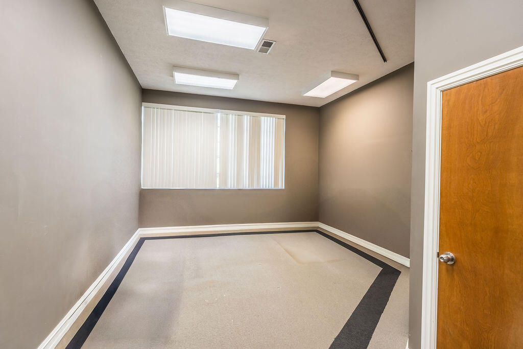 140 College Street Property Photo 35