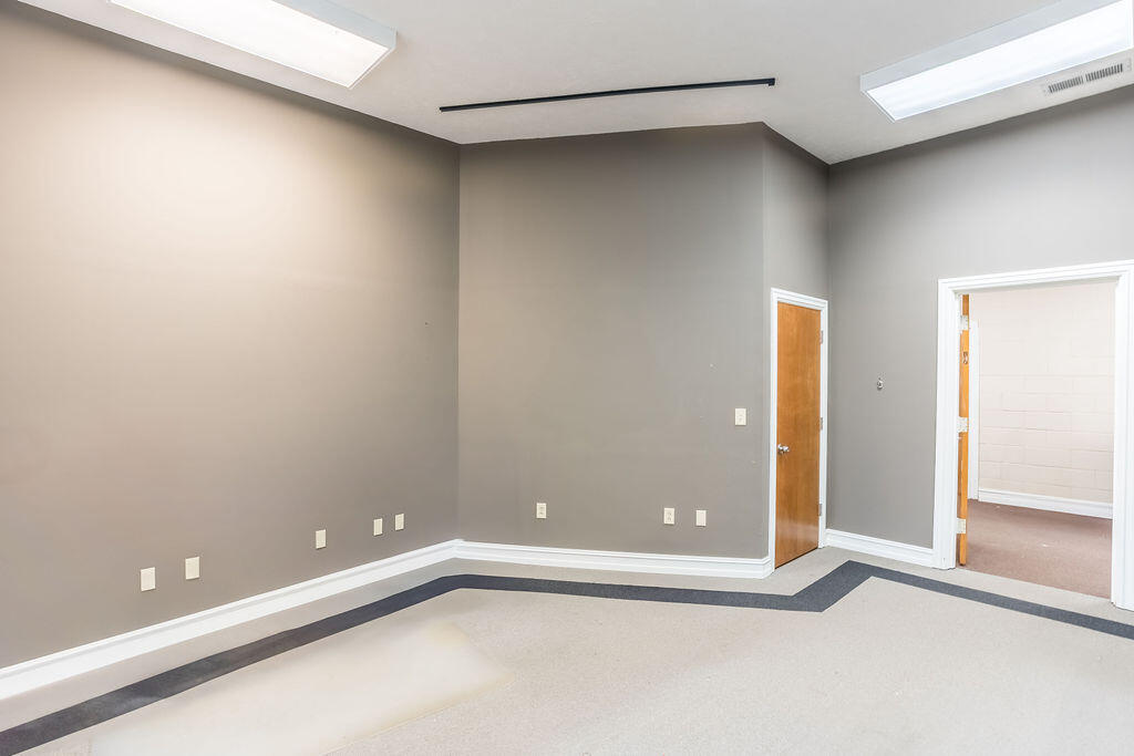 140 College Street Property Photo 36