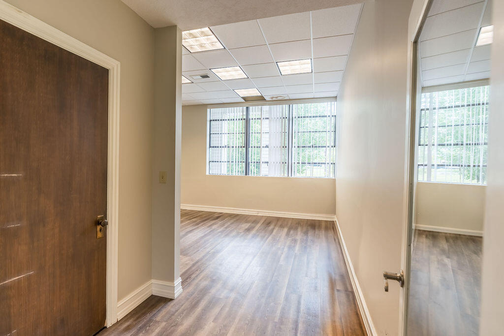 140 College Street Property Photo 37