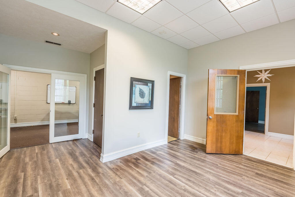 140 College Street Property Photo 38