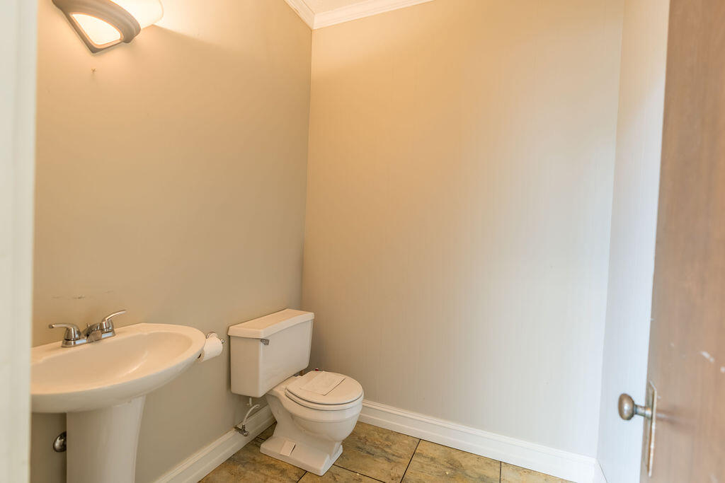 140 College Street Property Photo 39