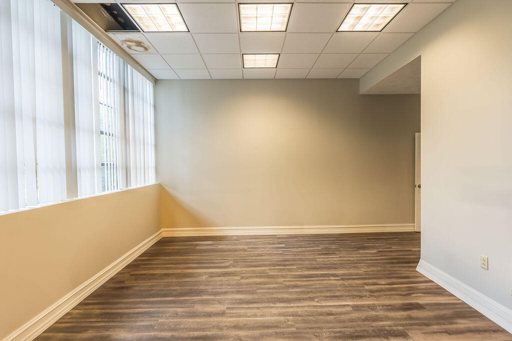 140 College Street Property Photo 40