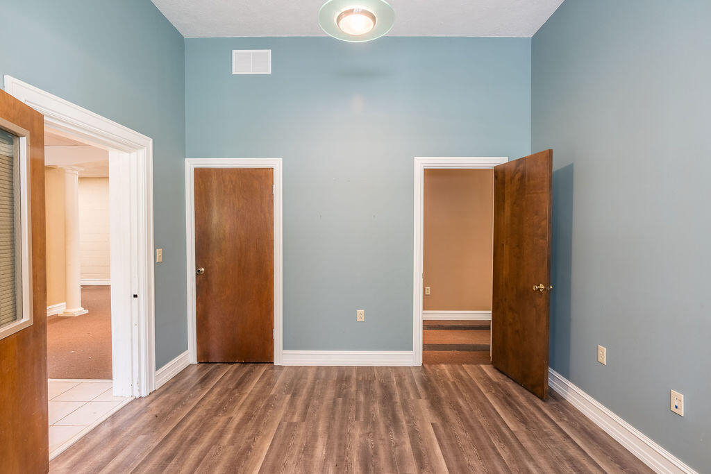 140 College Street Property Photo 41