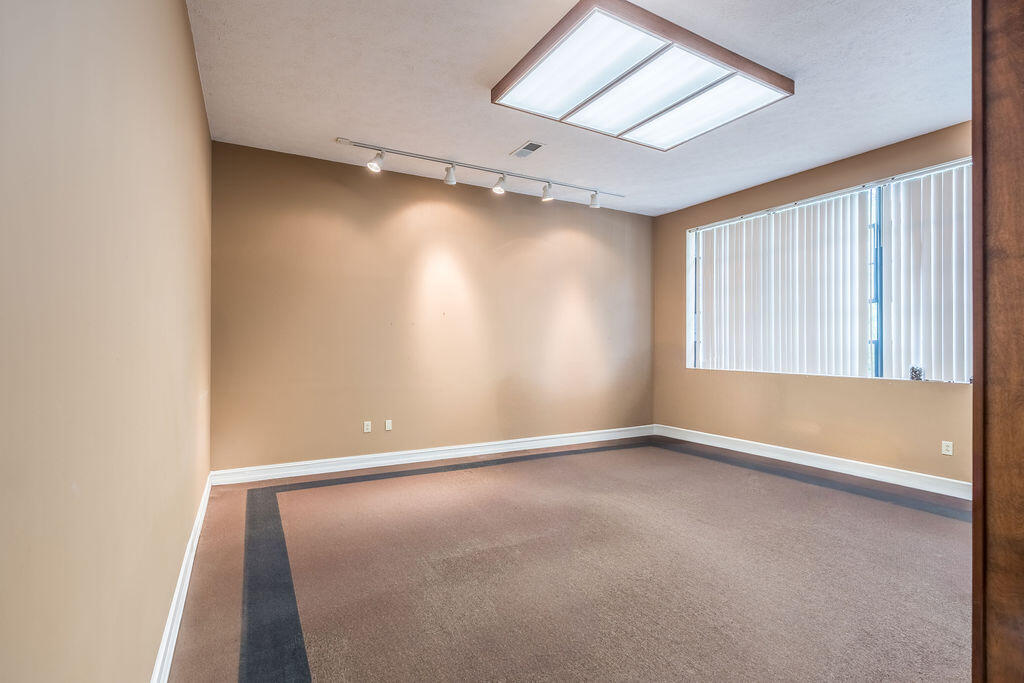 140 College Street Property Photo 43
