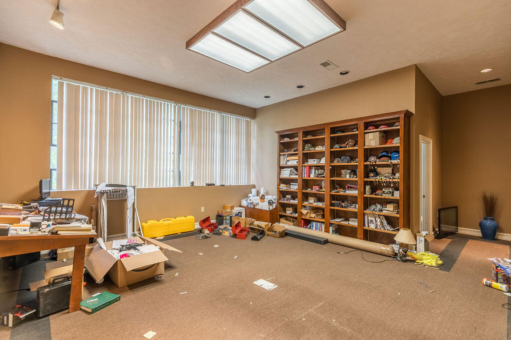 140 College Street Property Photo 44