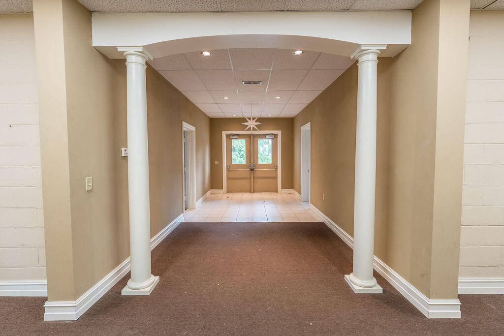 140 College Street Property Photo 46