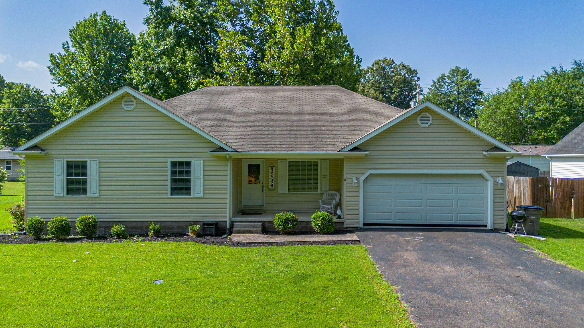 1611 Creekside Drive Property Photo 1