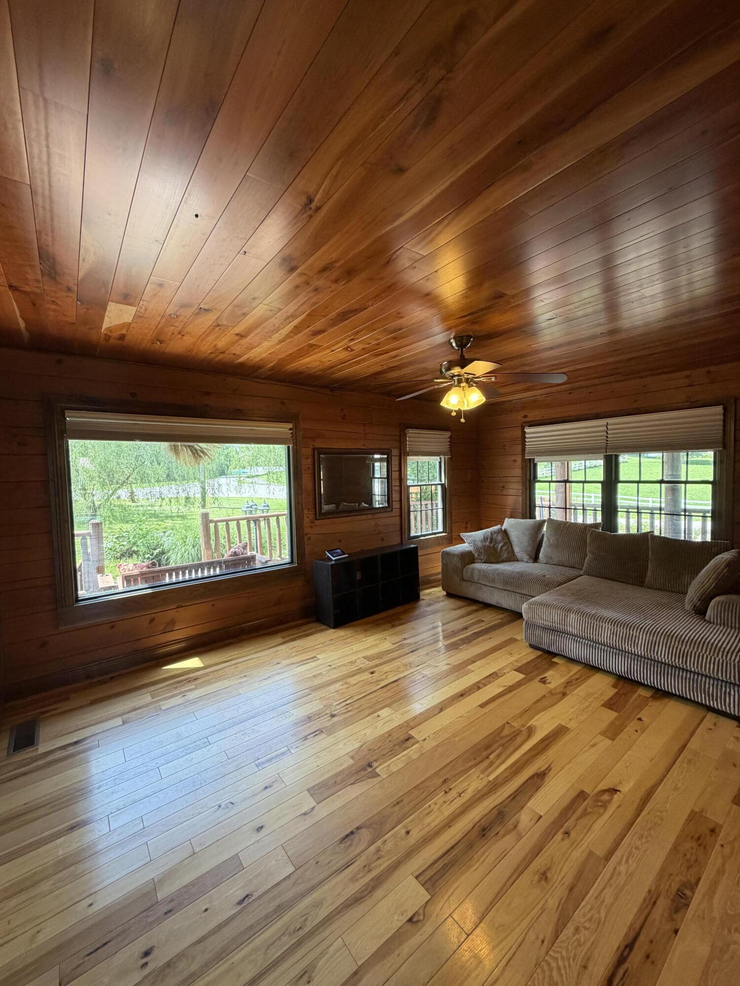 484 Blue Springs Boulevard Property Photo 21