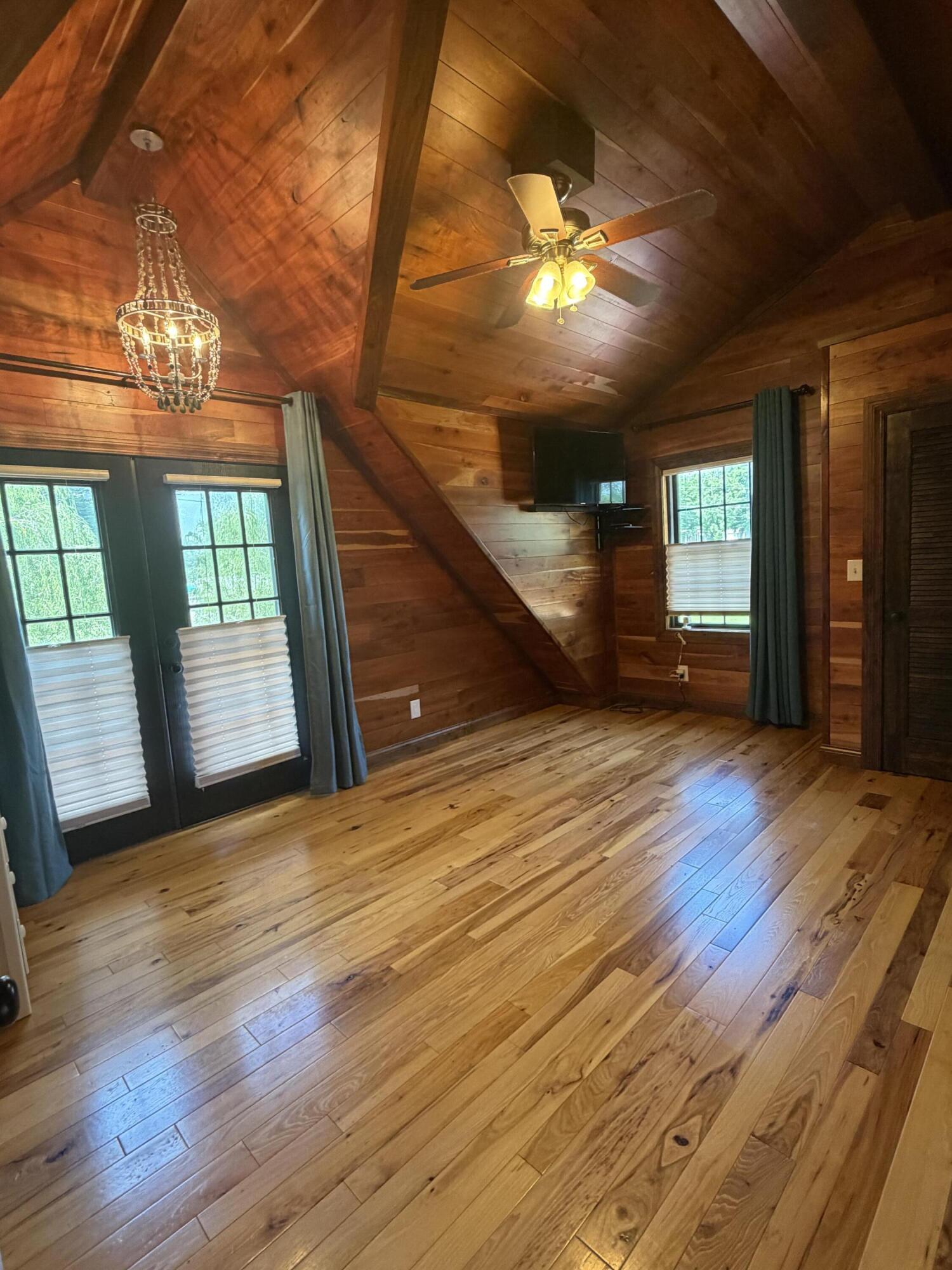 484 Blue Springs Boulevard Property Photo 26