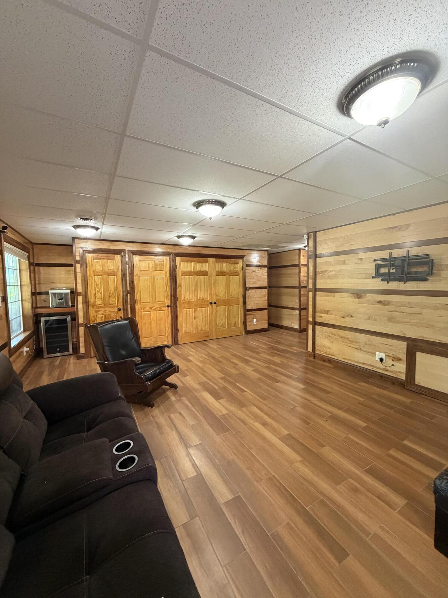 484 Blue Springs Boulevard Property Photo 31