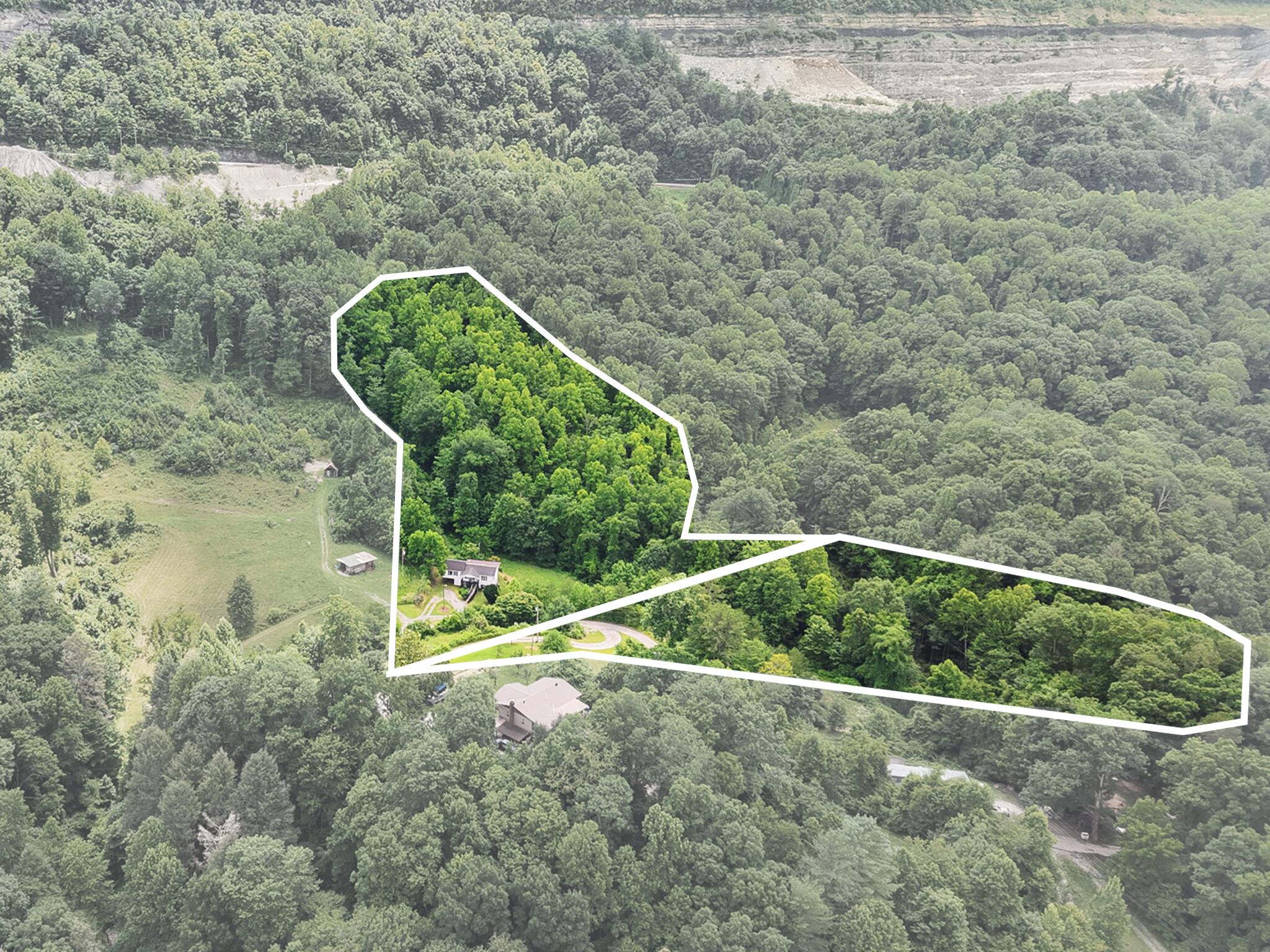 327 Day Hollow Property Photo 3
