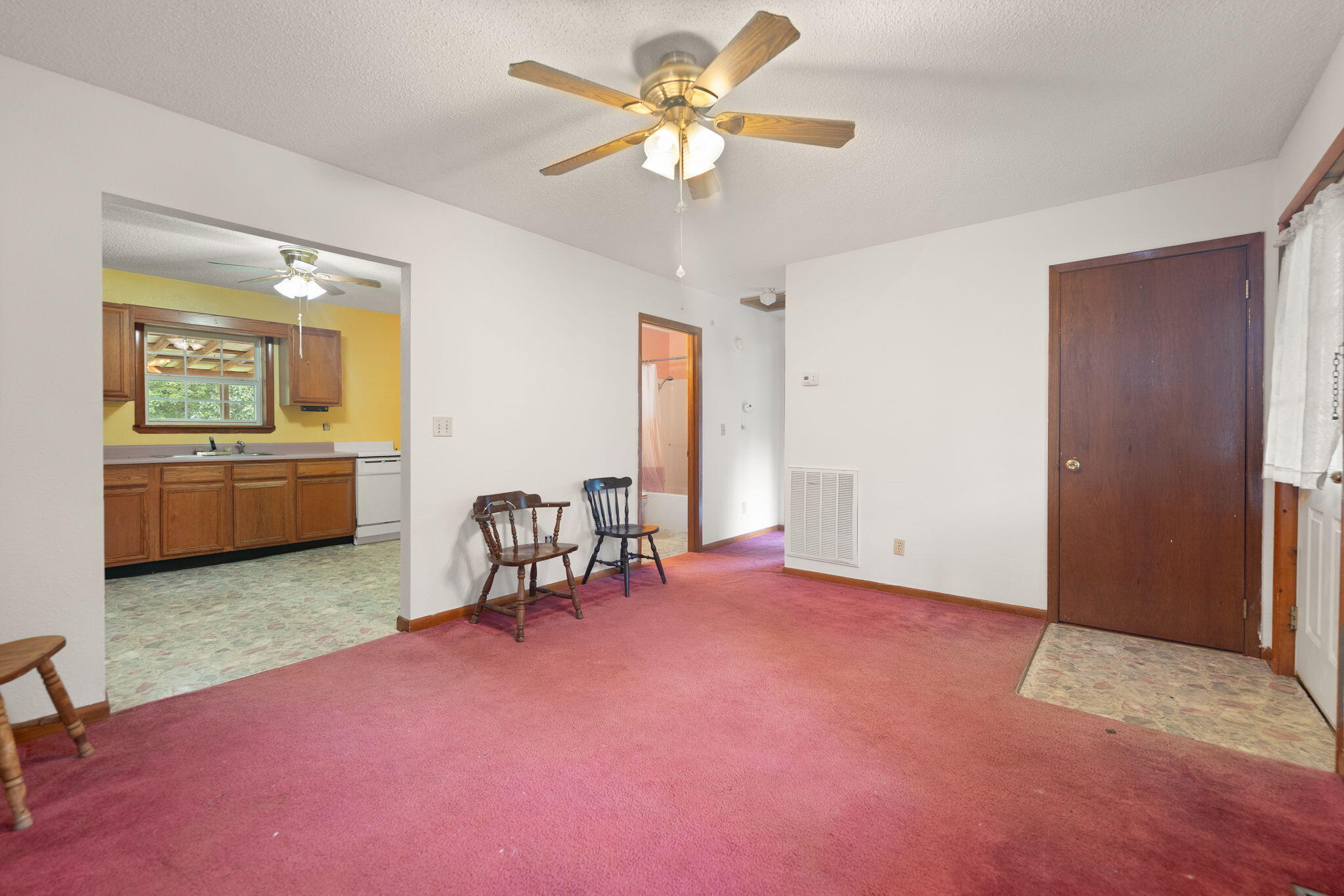 327 Day Hollow Property Photo 8