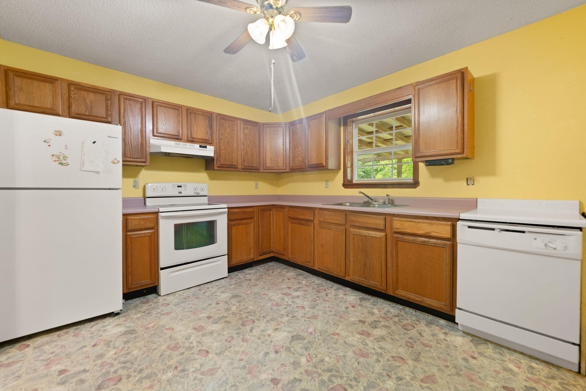 327 Day Hollow Property Photo 18