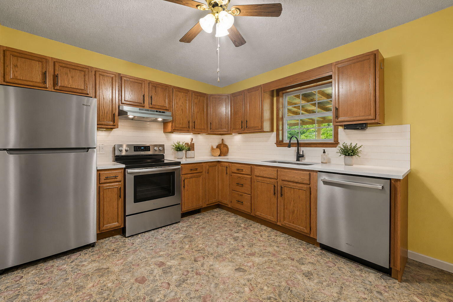 327 Day Hollow Property Photo 19