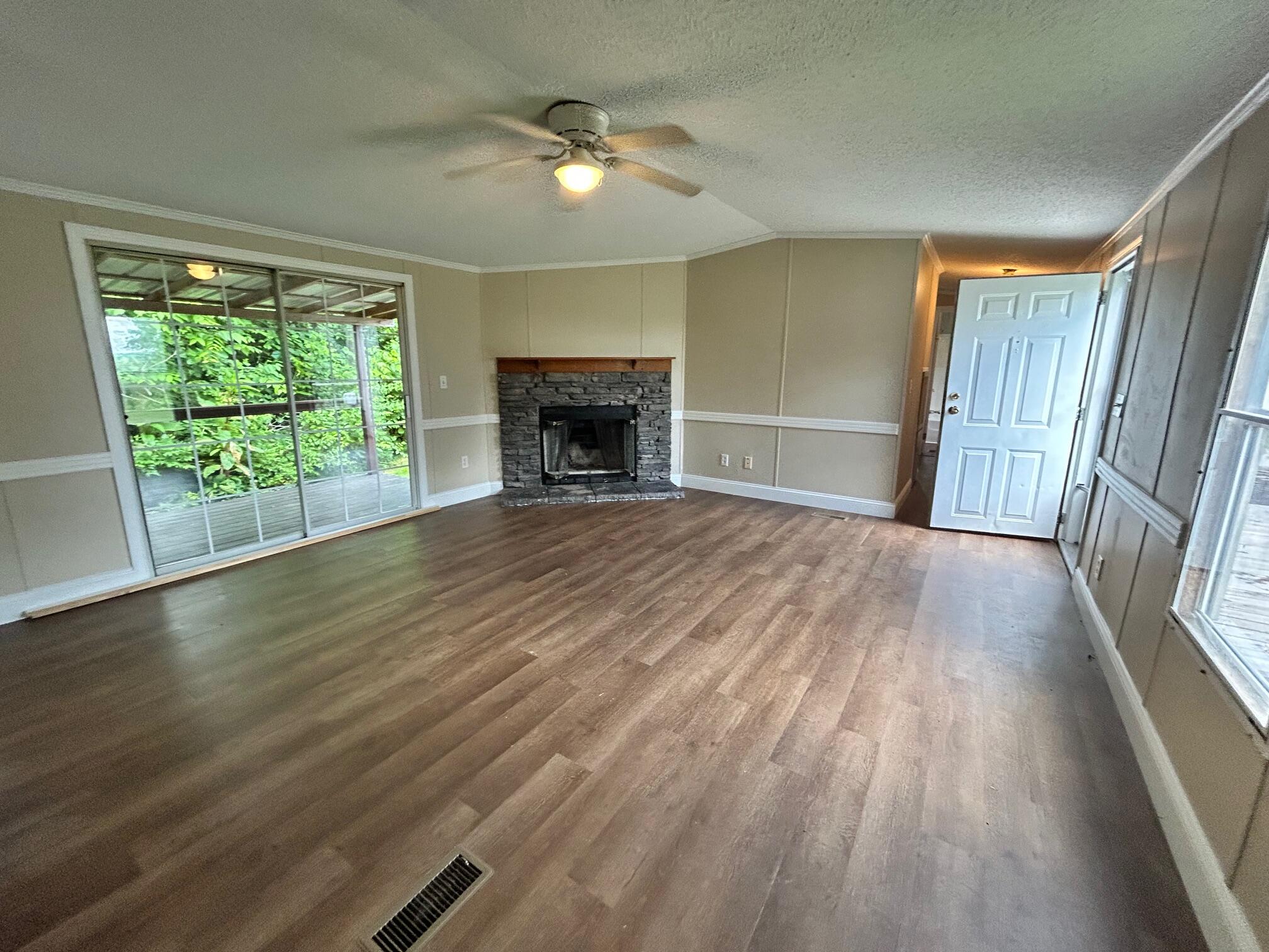376 Cumberland Drive Property Photo 3