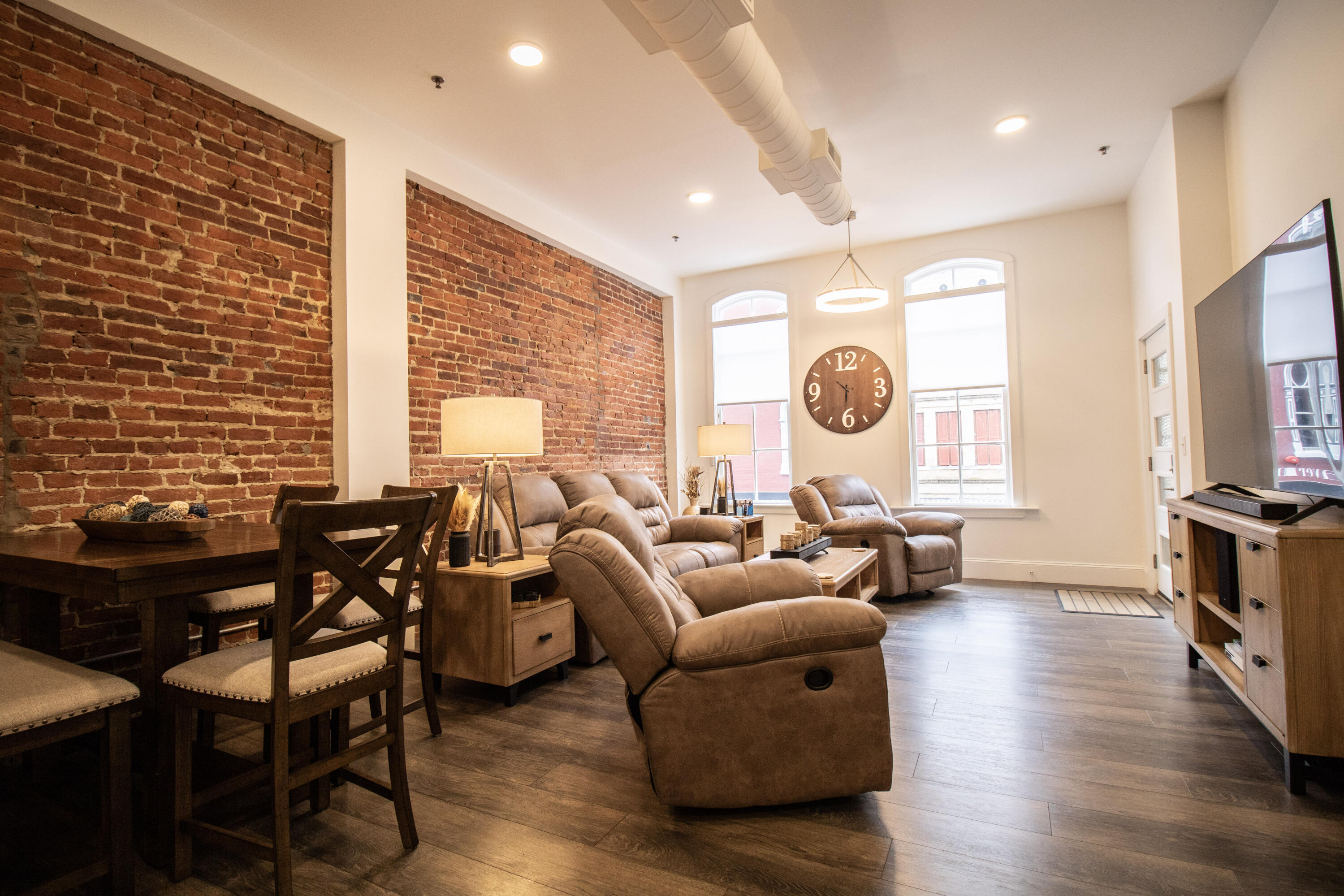 211 Broadway Street D Property Photo 7