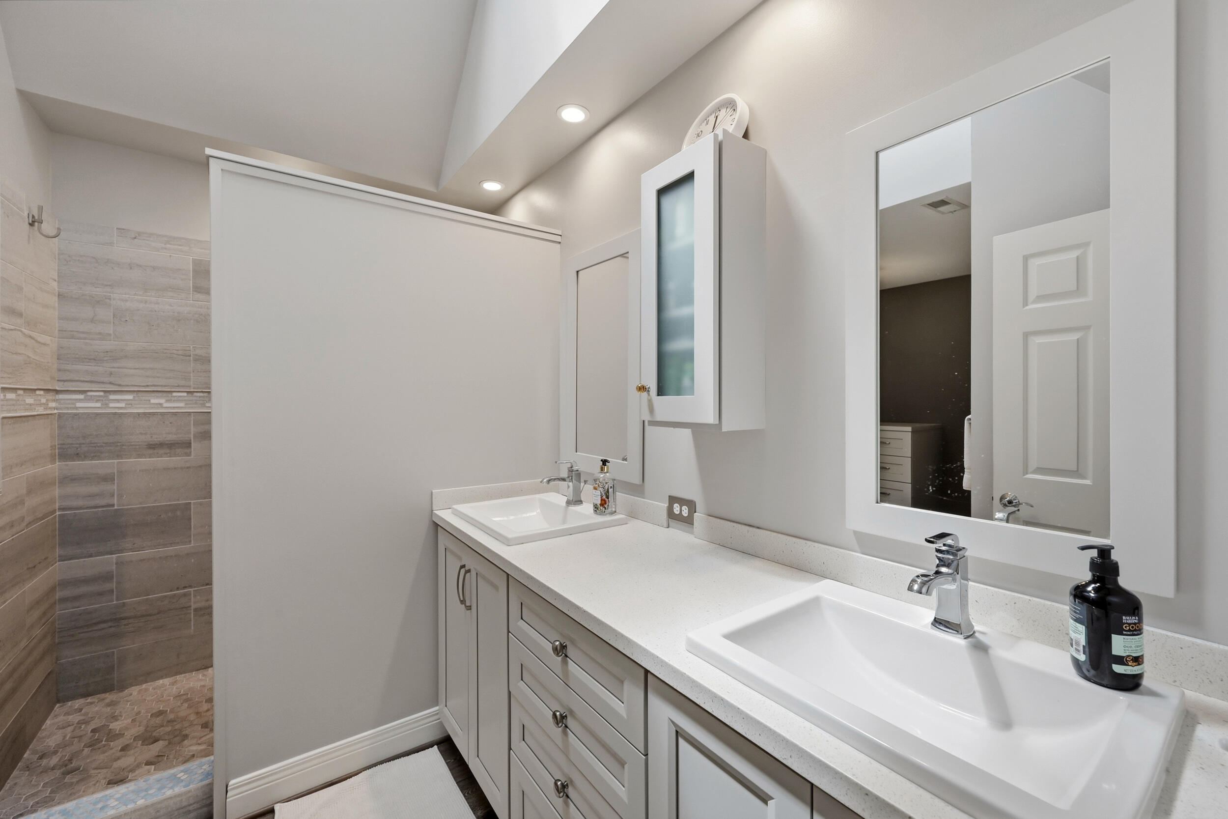 4938 Hartland Parkway Property Photo 40