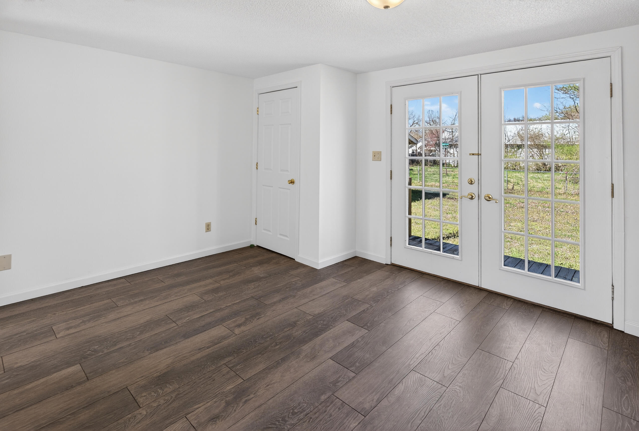 29 6th Street Property Photo 9