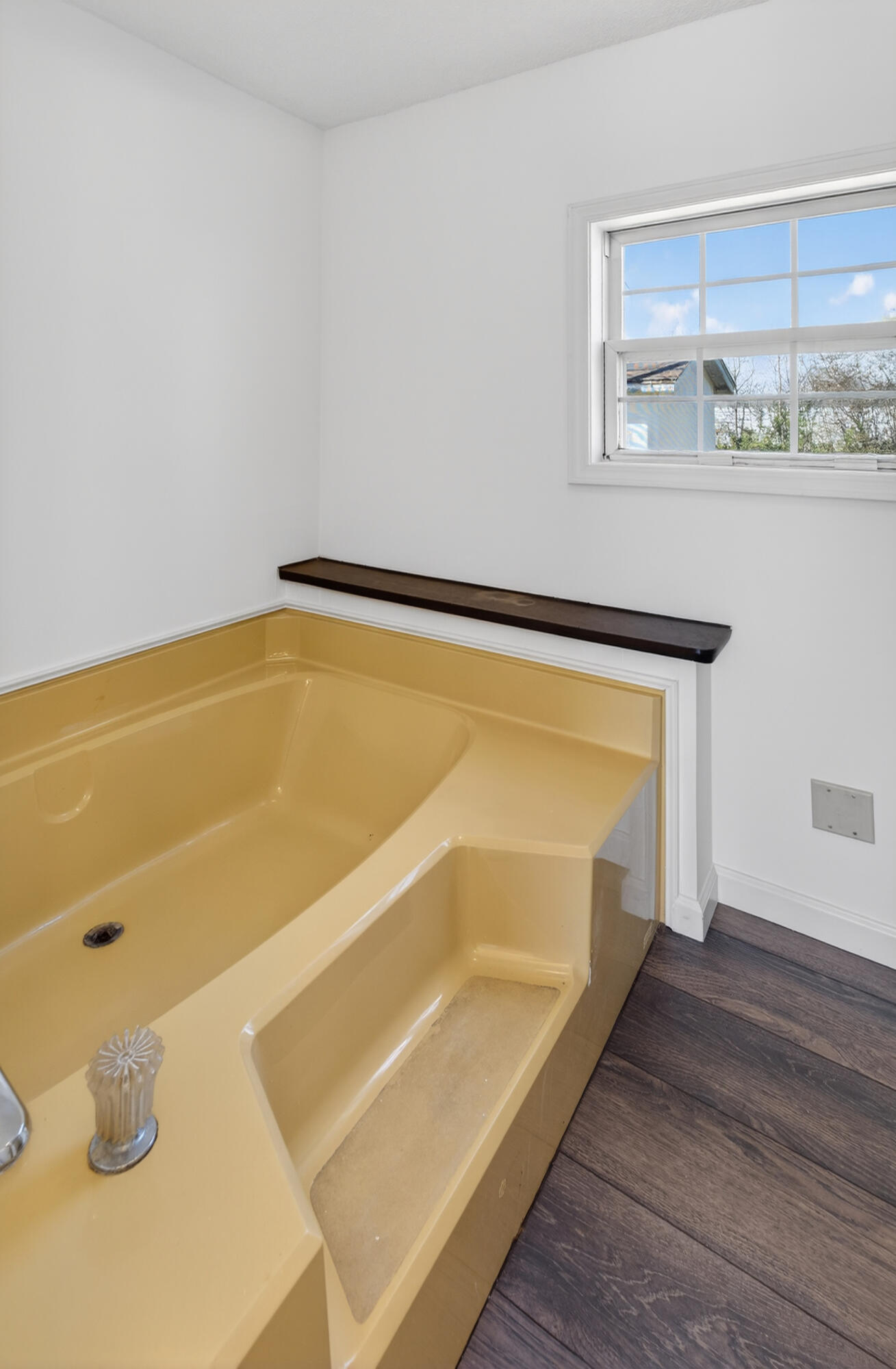 29 6th Street Property Photo 27