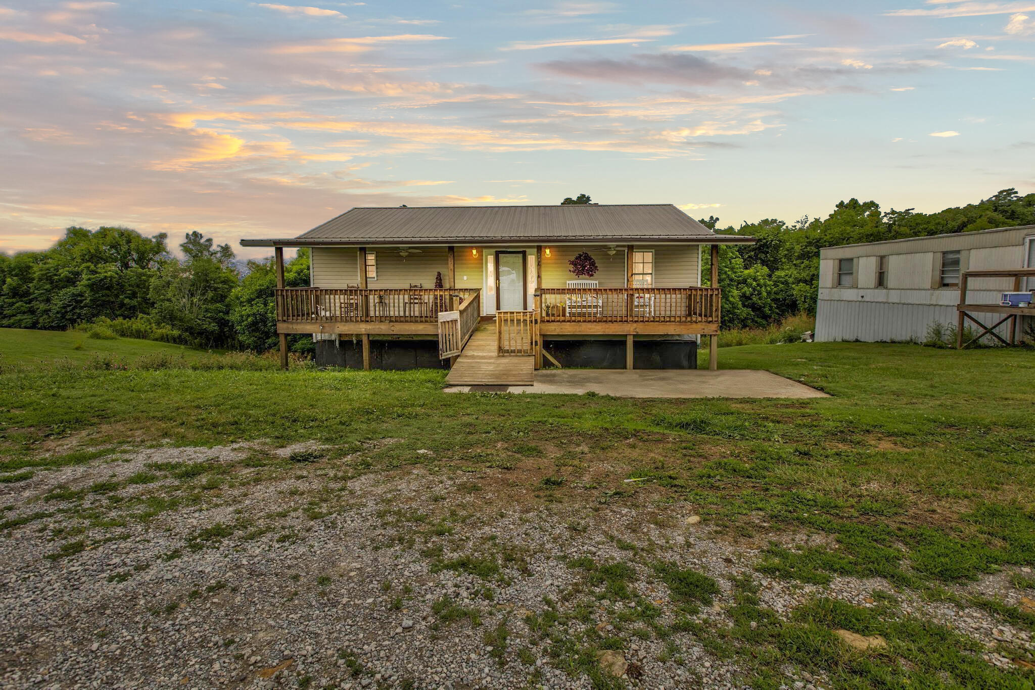 753 E Highway 60 Property Photo 1