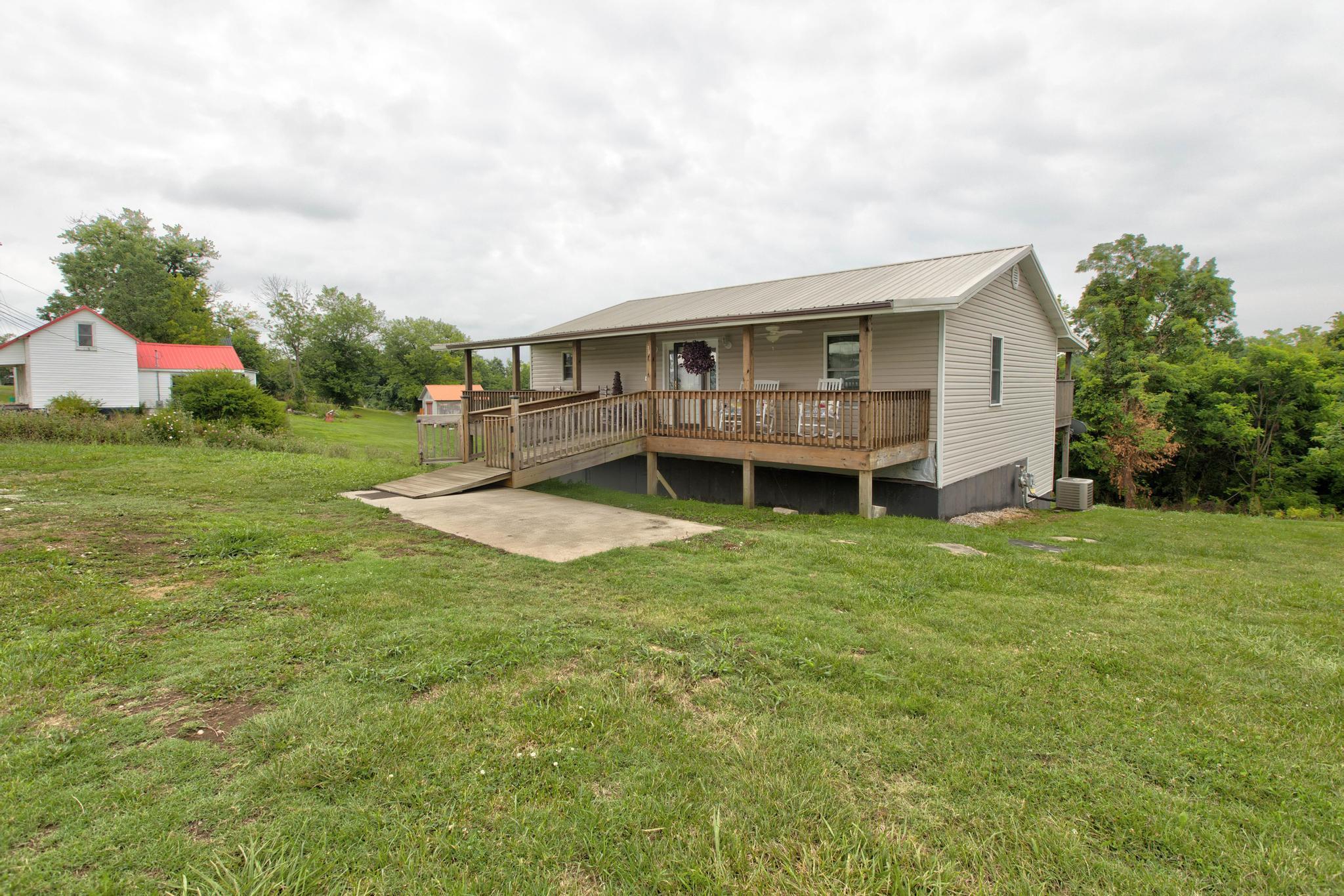 753 E Highway 60 Property Photo 3
