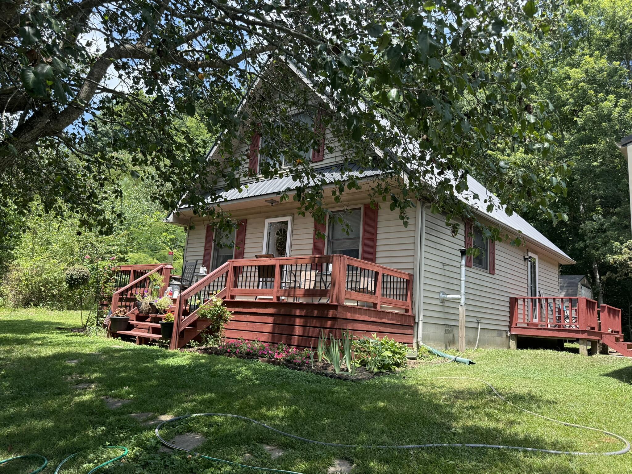 1671 Smith Grove Road Property Photo 3