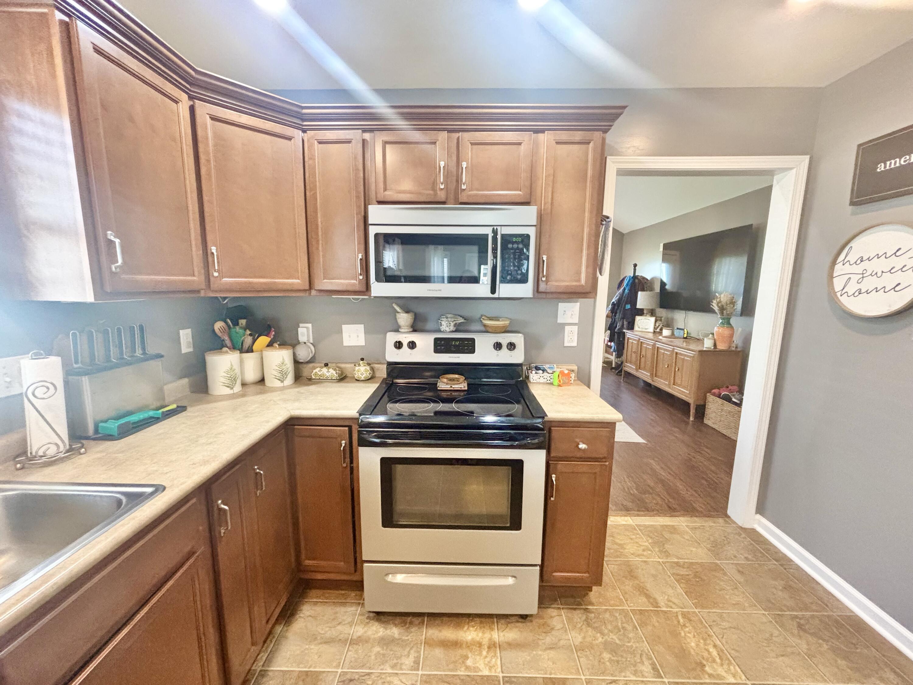 102 Saddlebrook Court Property Photo 7