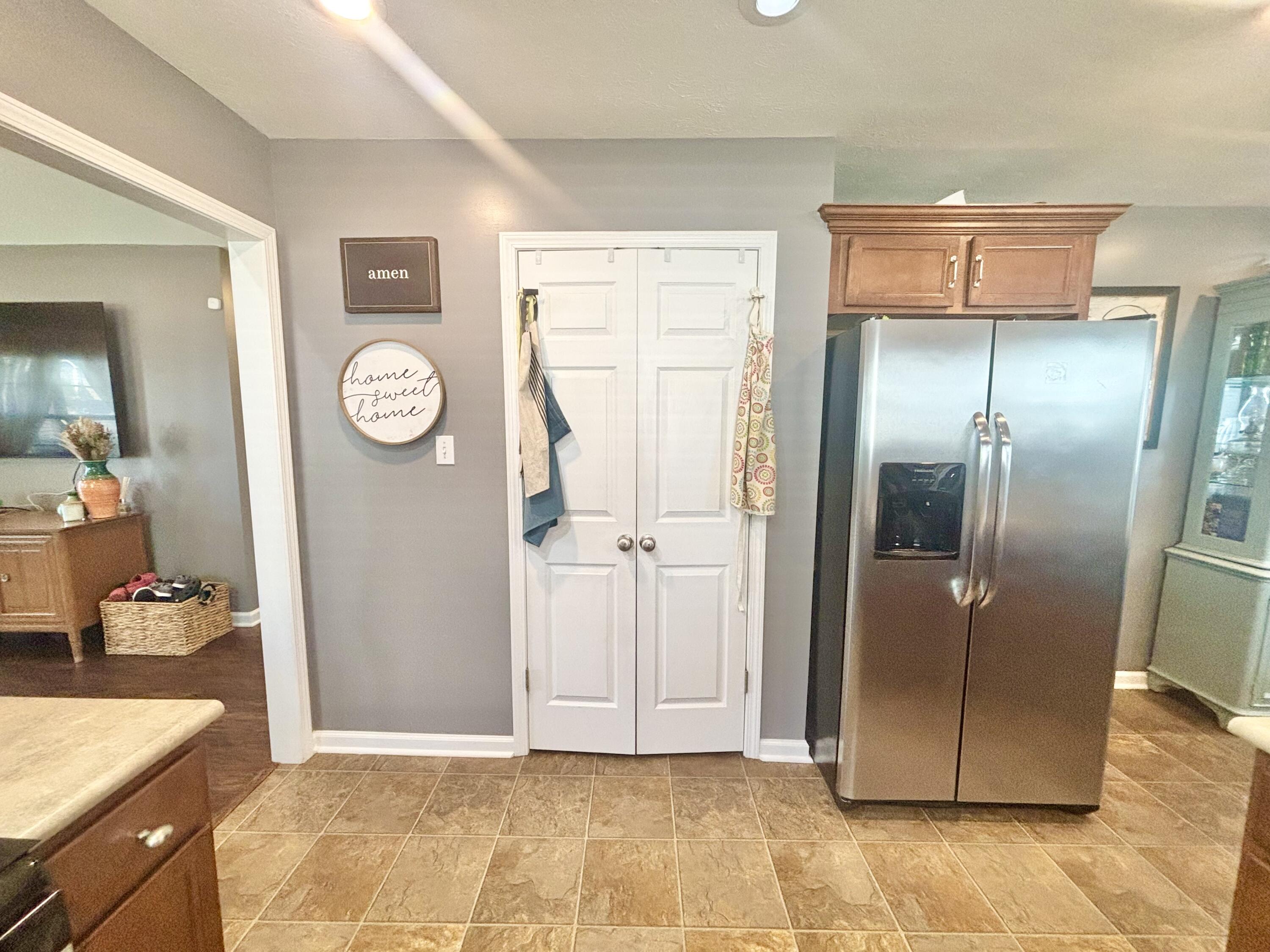 102 Saddlebrook Court Property Photo 8