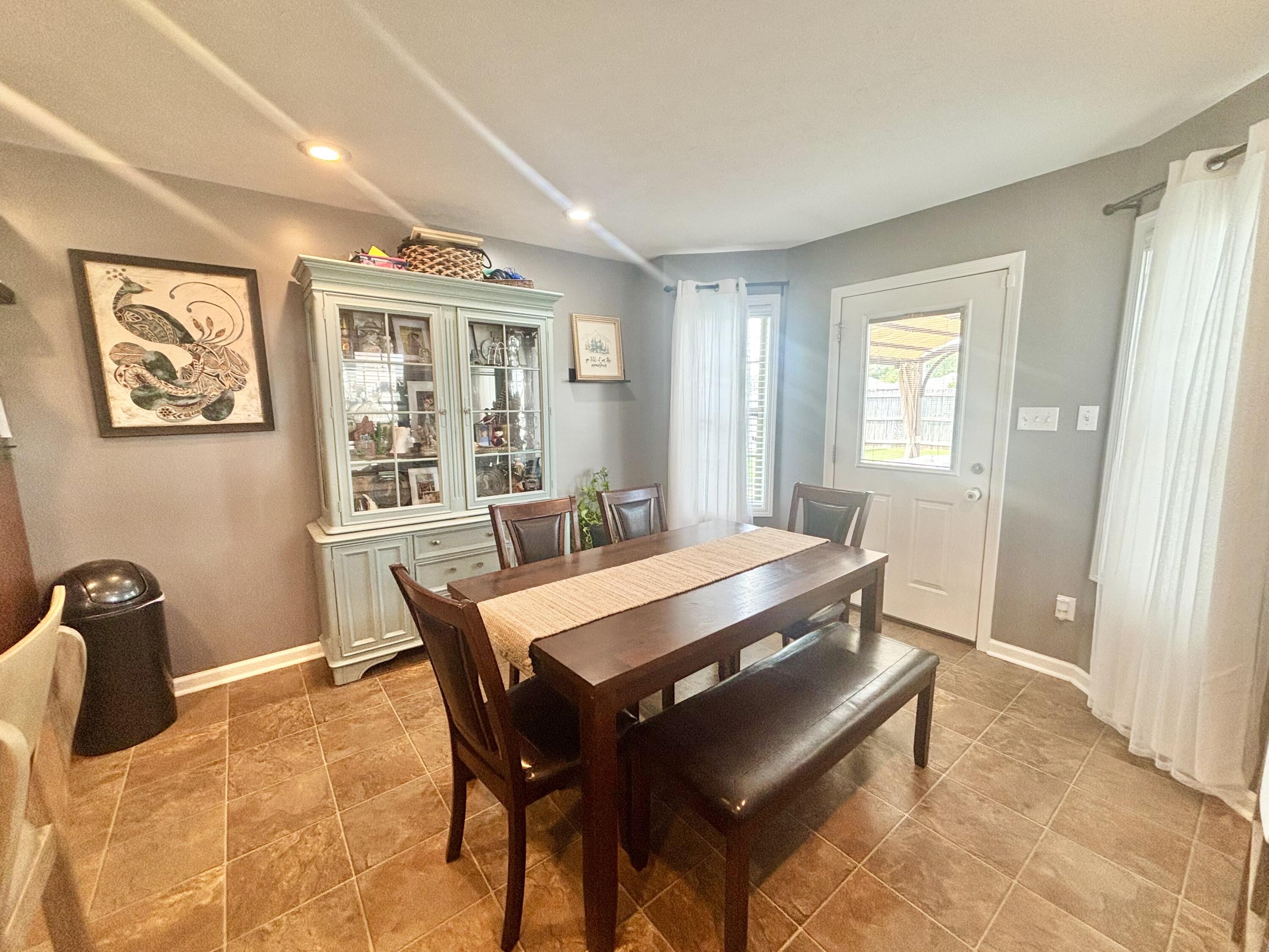 102 Saddlebrook Court Property Photo 11