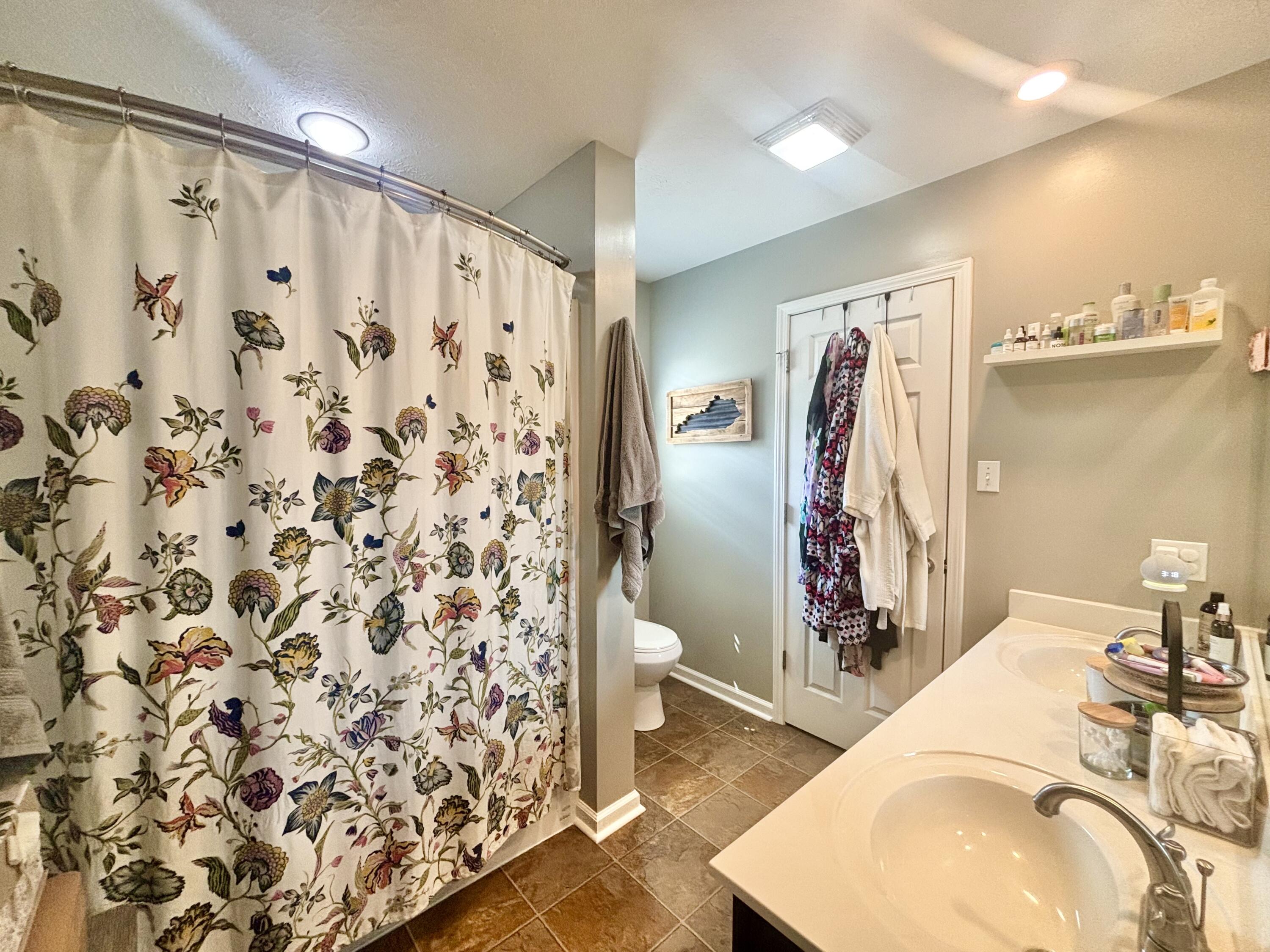 102 Saddlebrook Court Property Photo 25