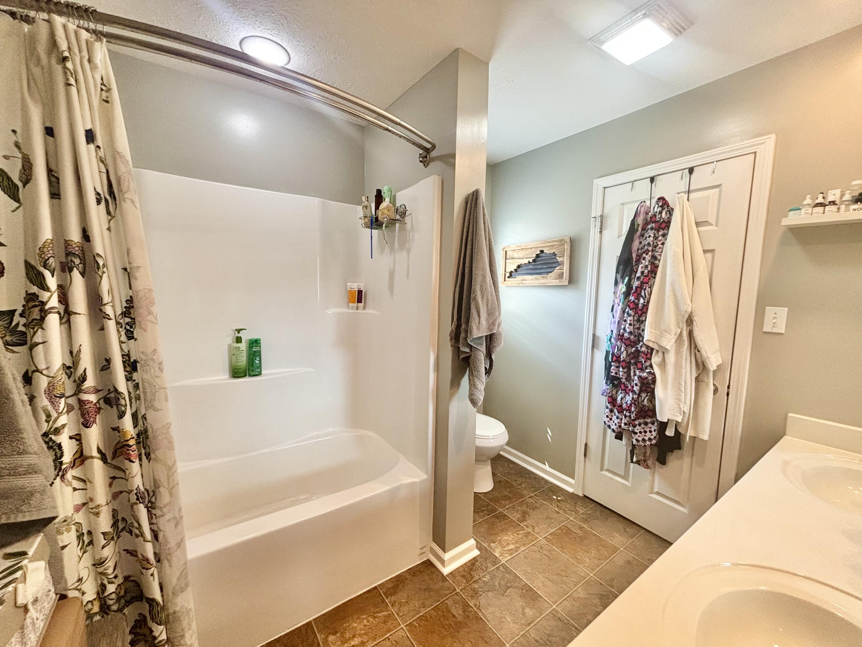 102 Saddlebrook Court Property Photo 25