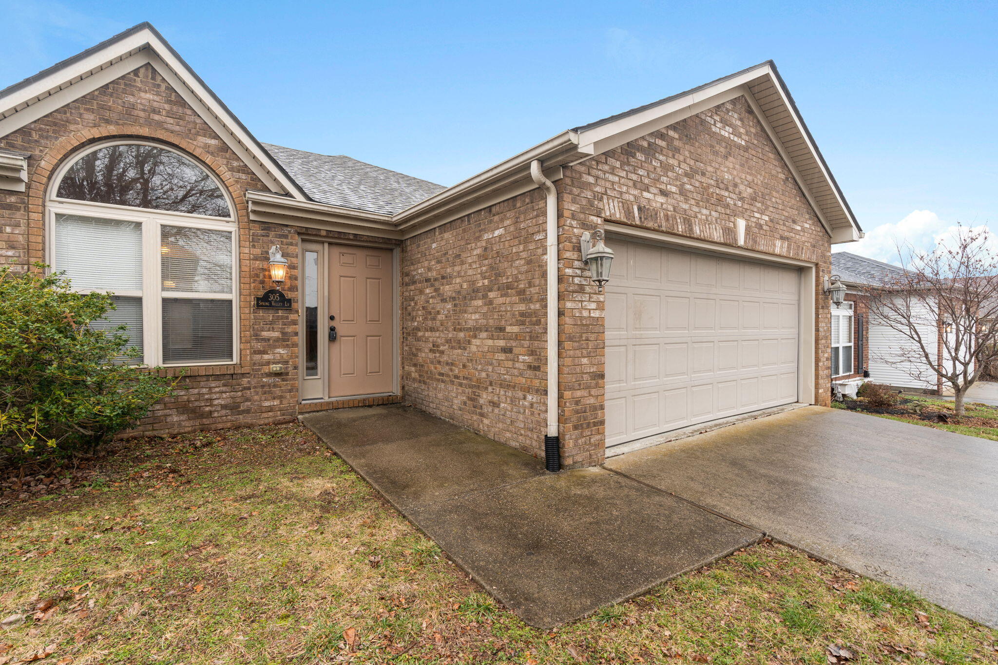 305 Spring Valley Lane Property Photo 4