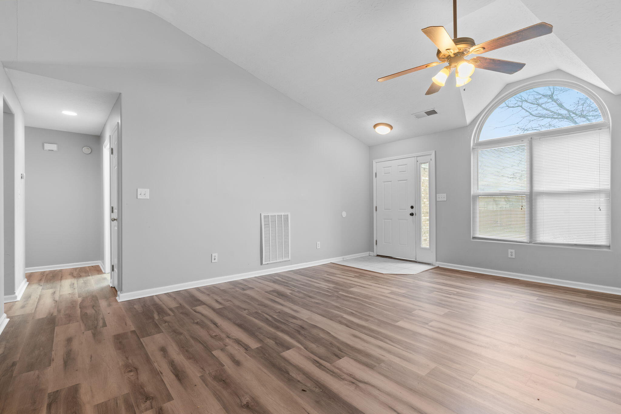 305 Spring Valley Lane Property Photo 8