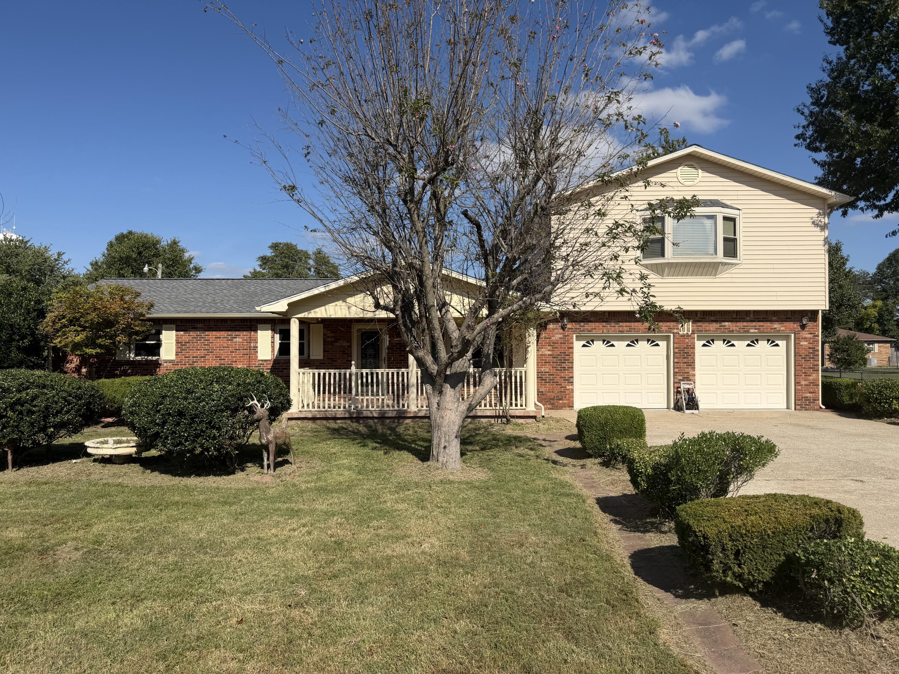 205 Sharon Drive Property Photo 1