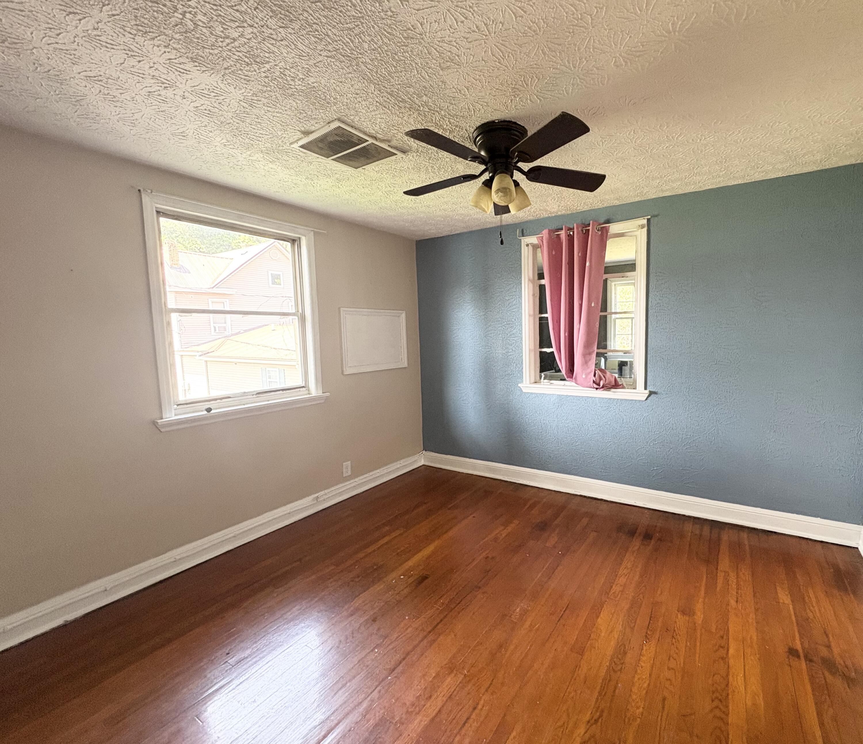 205 Frank Street Property Photo 7