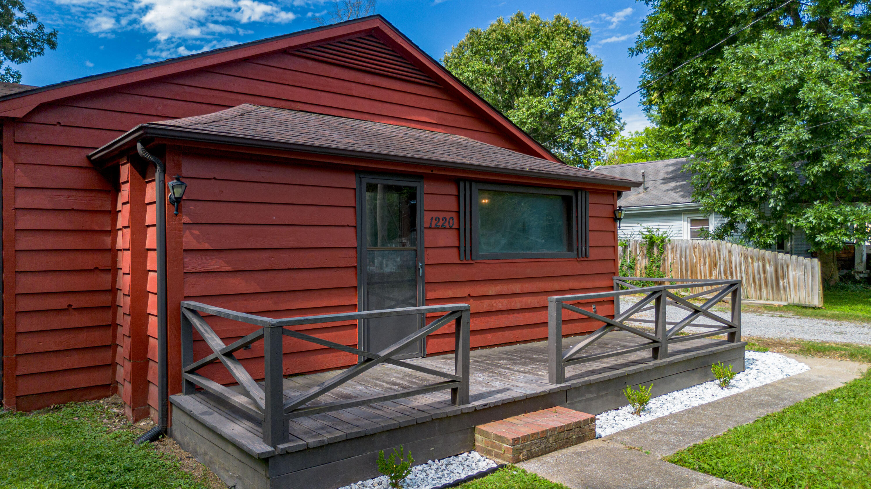 1220 Markham Avenue Property Photo 3