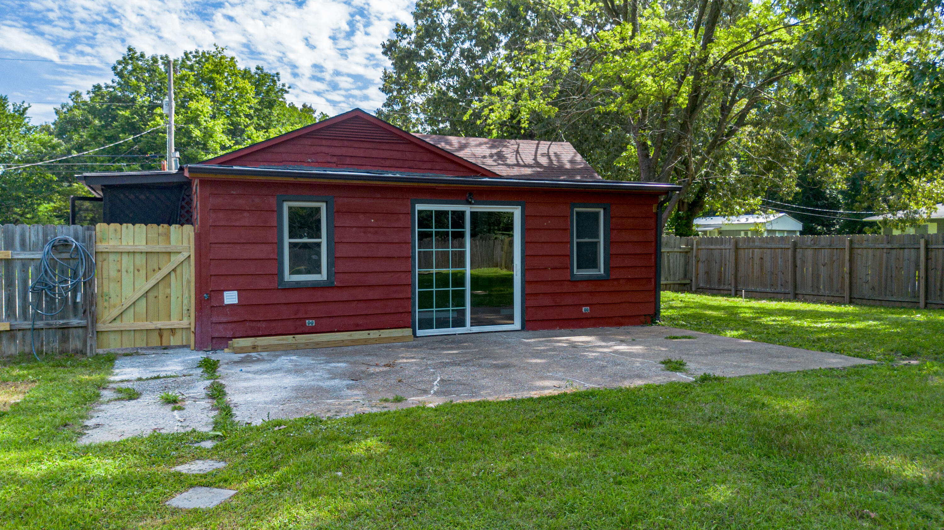 1220 Markham Avenue Property Photo 5