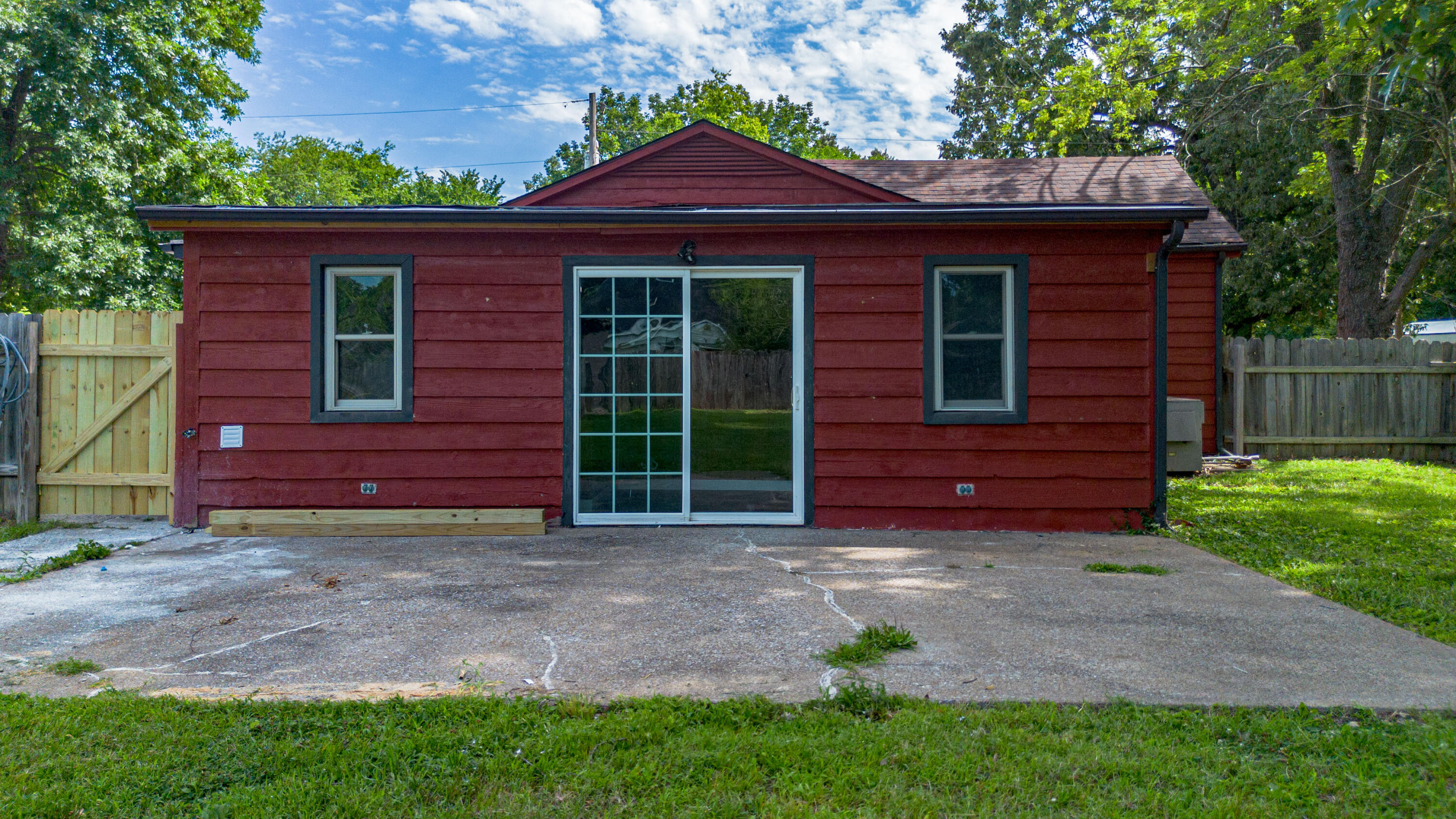 1220 Markham Avenue Property Photo 6