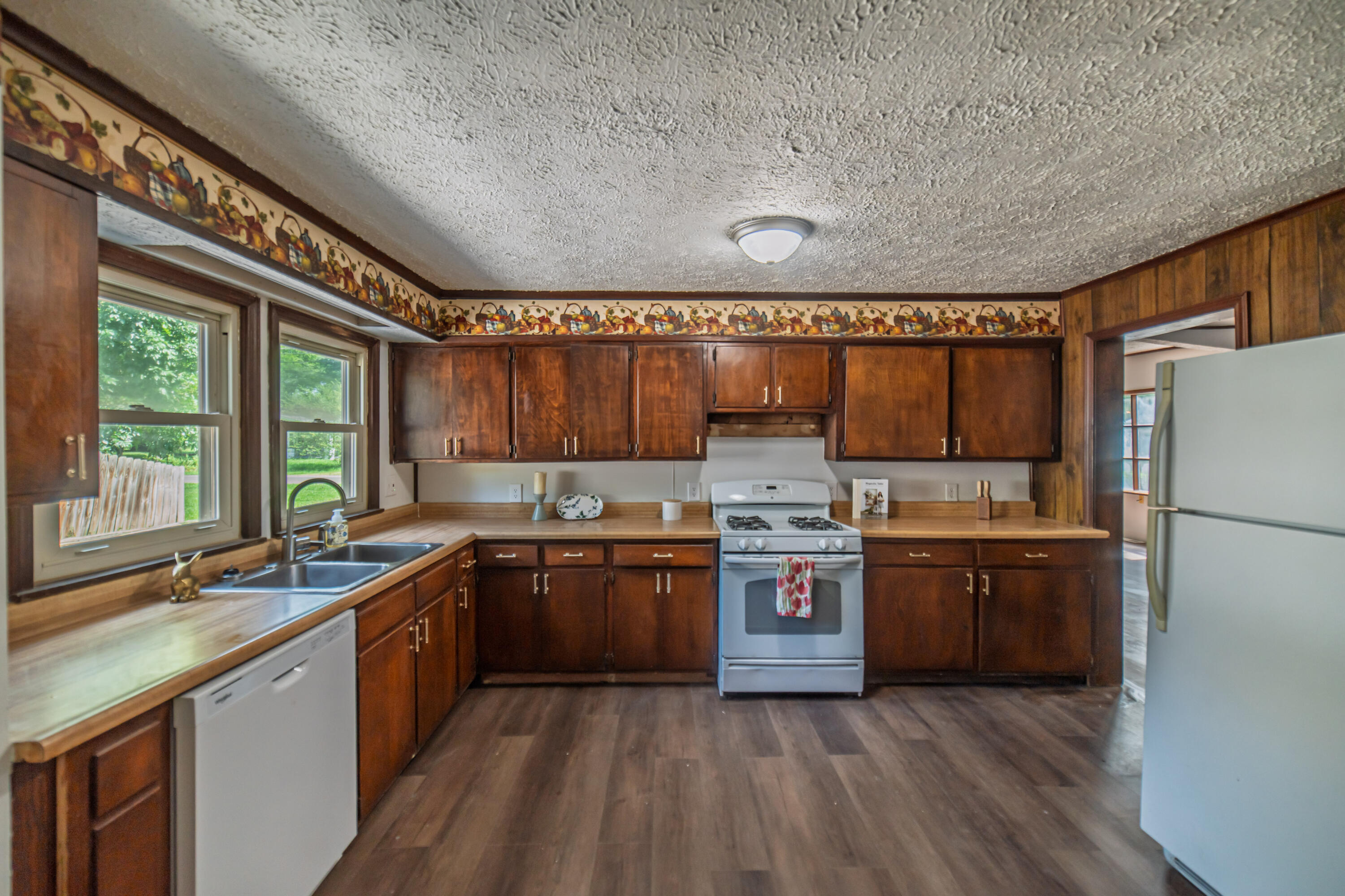 1220 Markham Avenue Property Photo 8