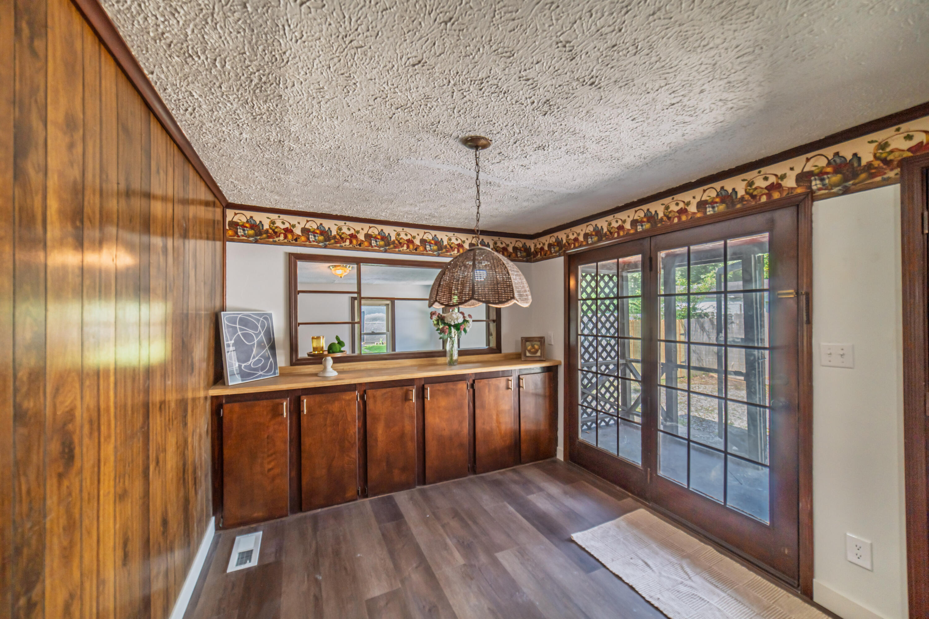1220 Markham Avenue Property Photo 10