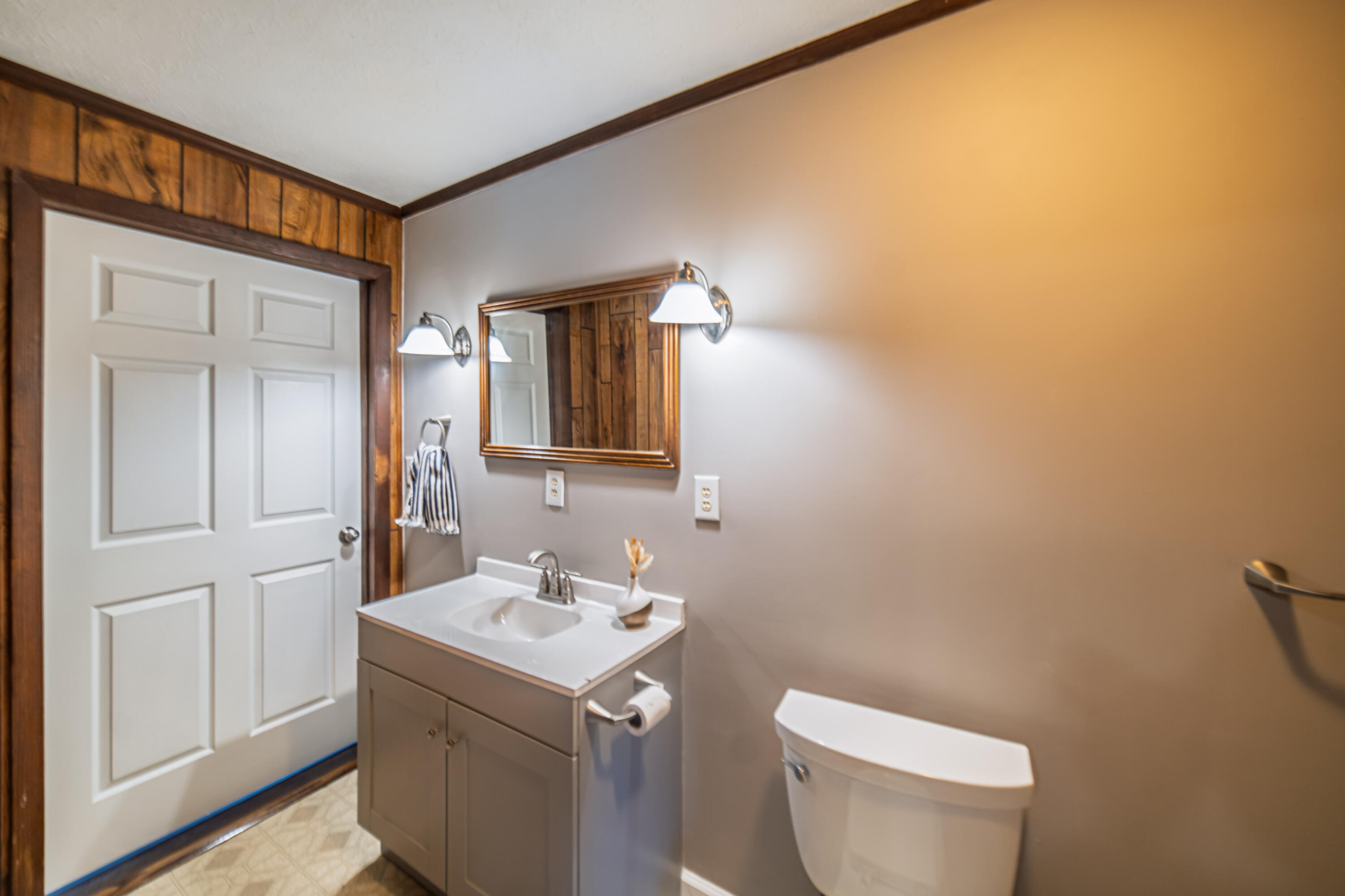 1220 Markham Avenue Property Photo 16