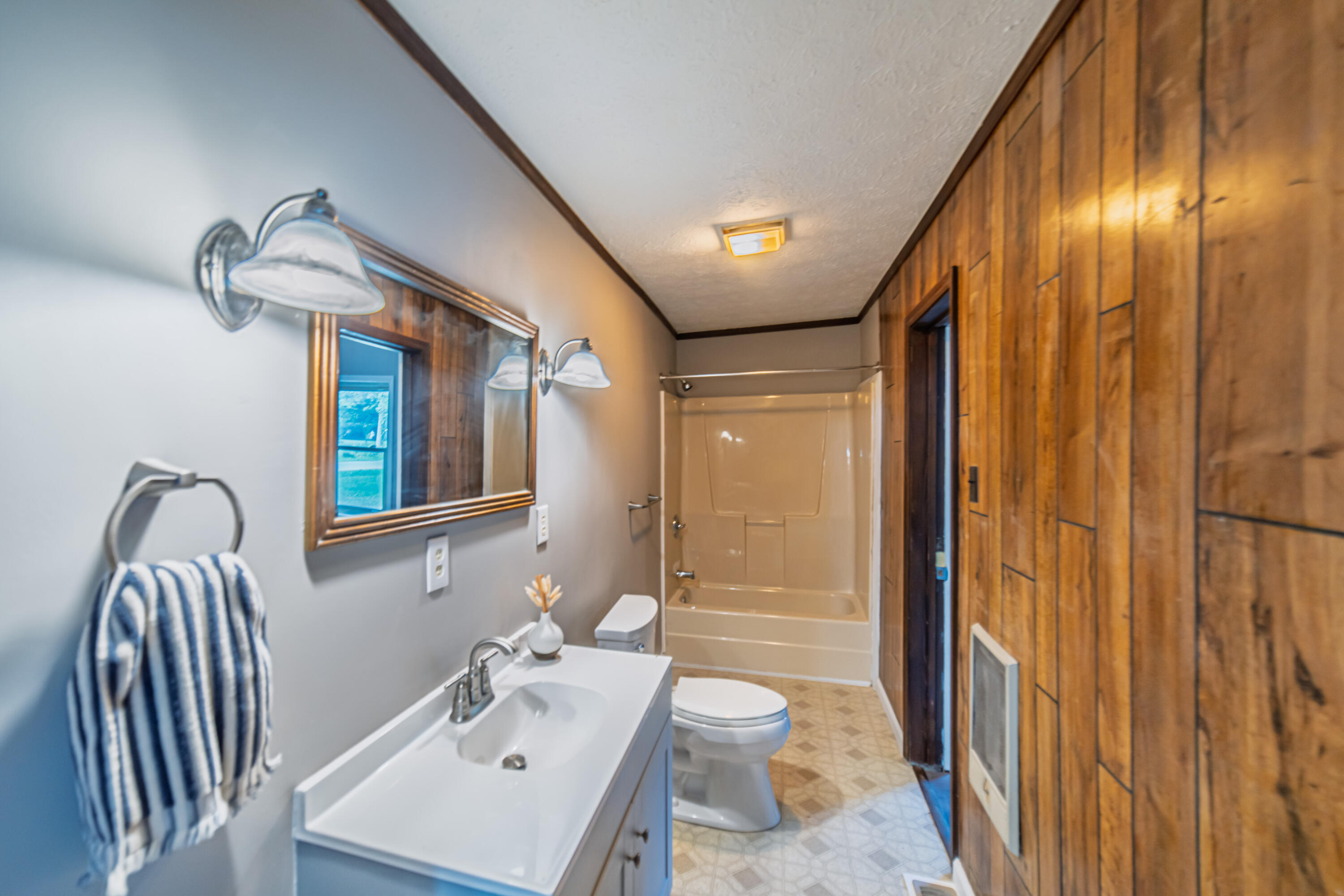 1220 Markham Avenue Property Photo 19