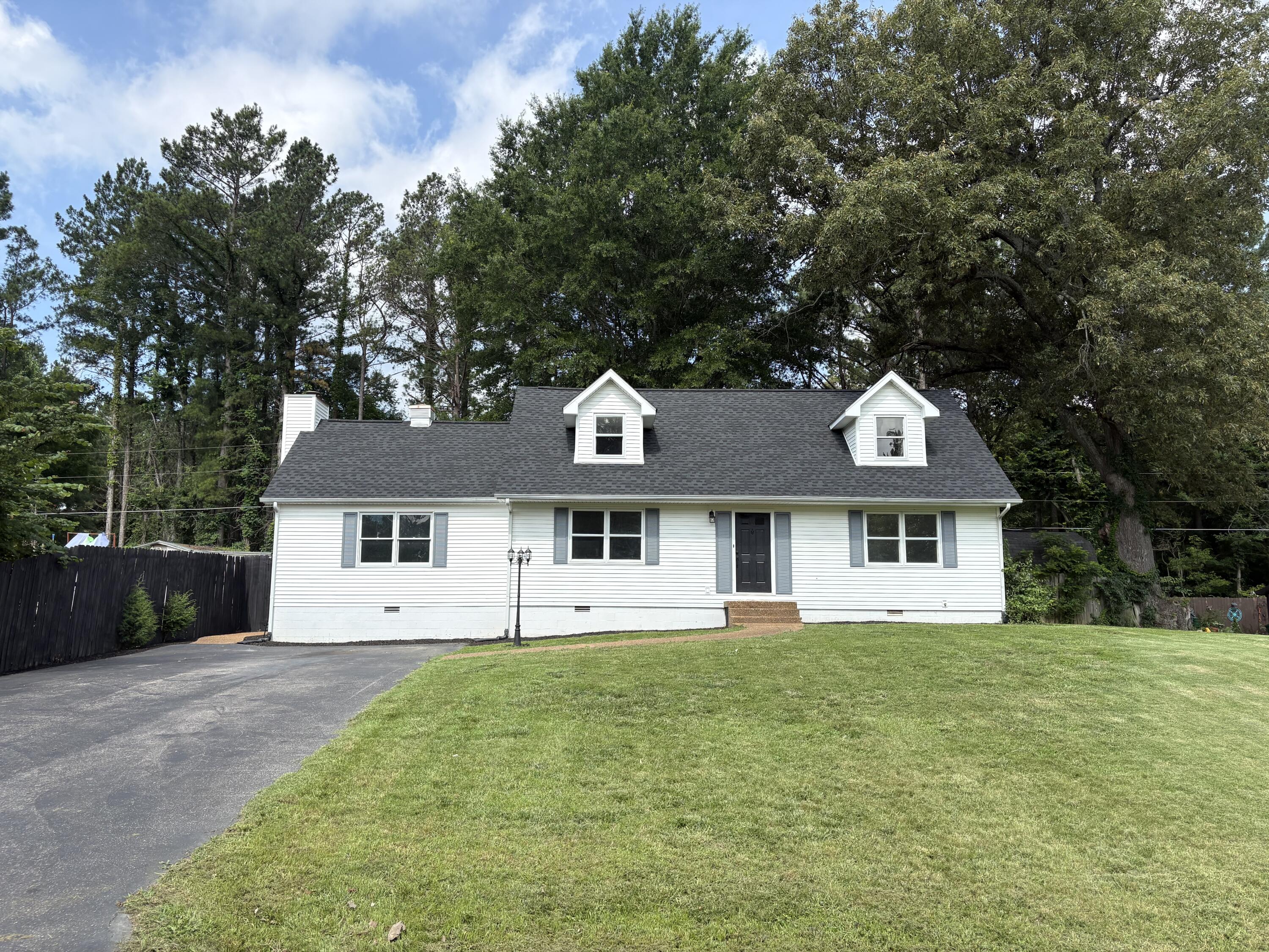 6015 Oakhaven Drive Property Photo 1
