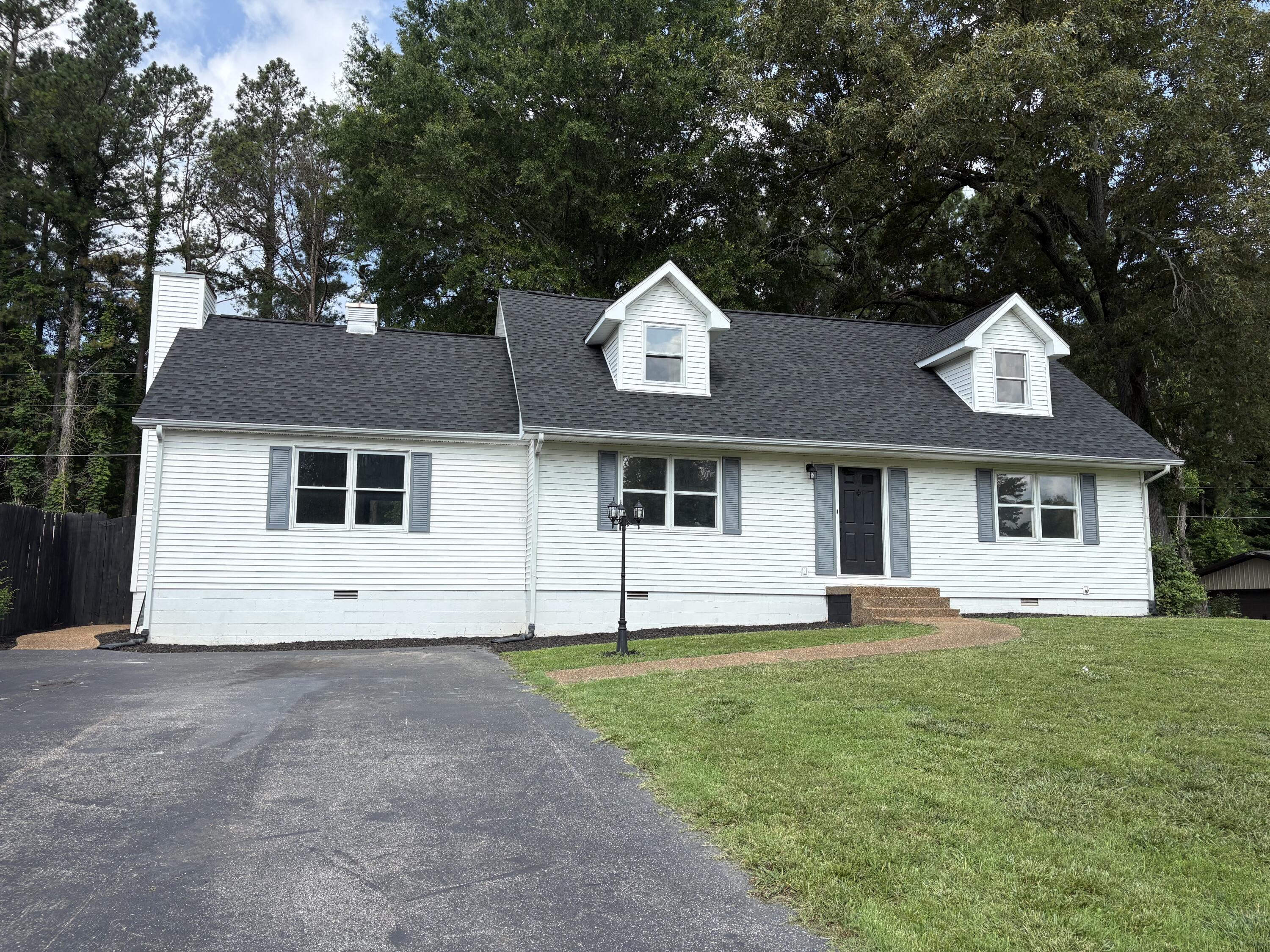 6015 Oakhaven Drive Property Photo 2