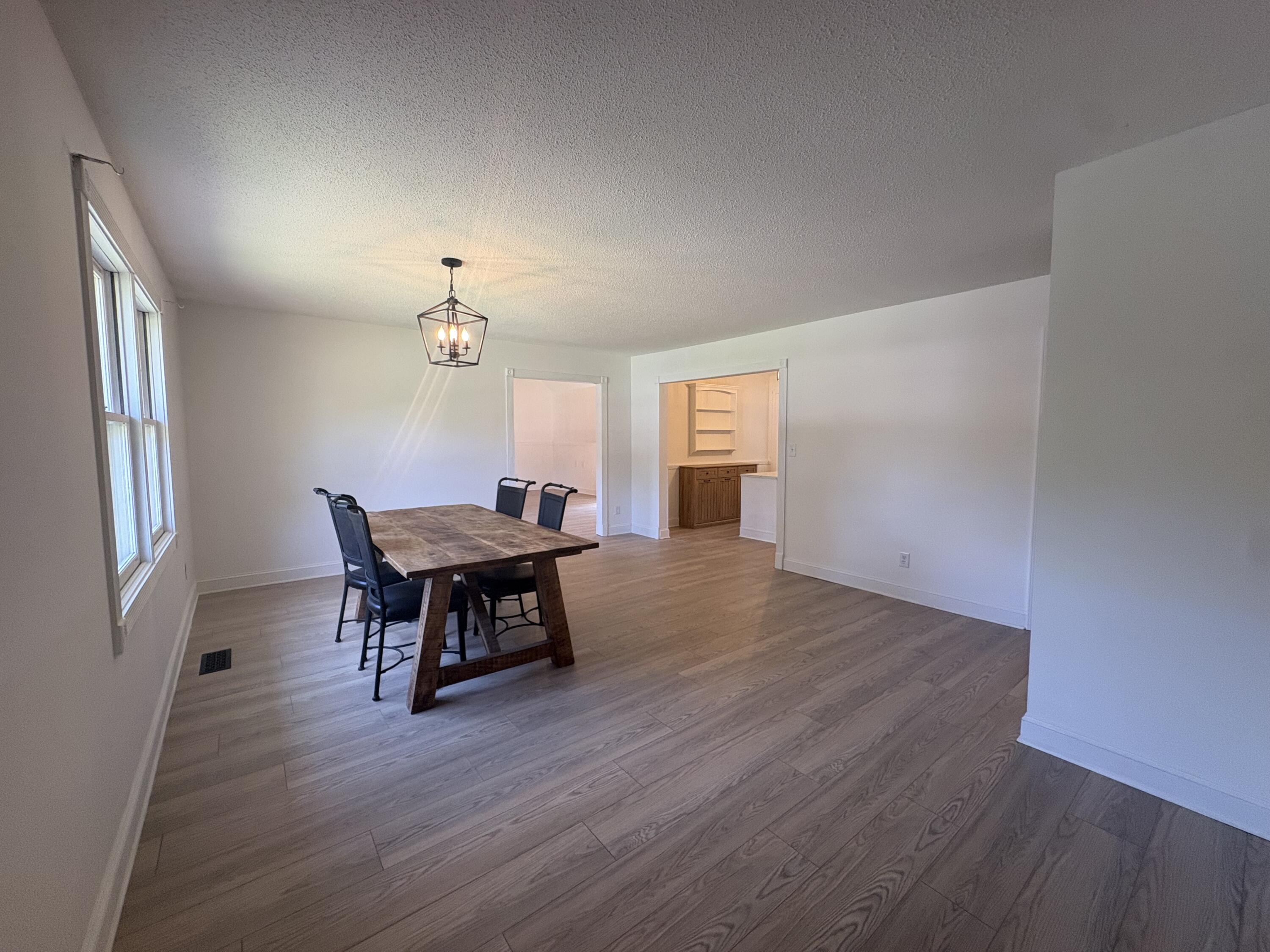 6015 Oakhaven Drive Property Photo 5