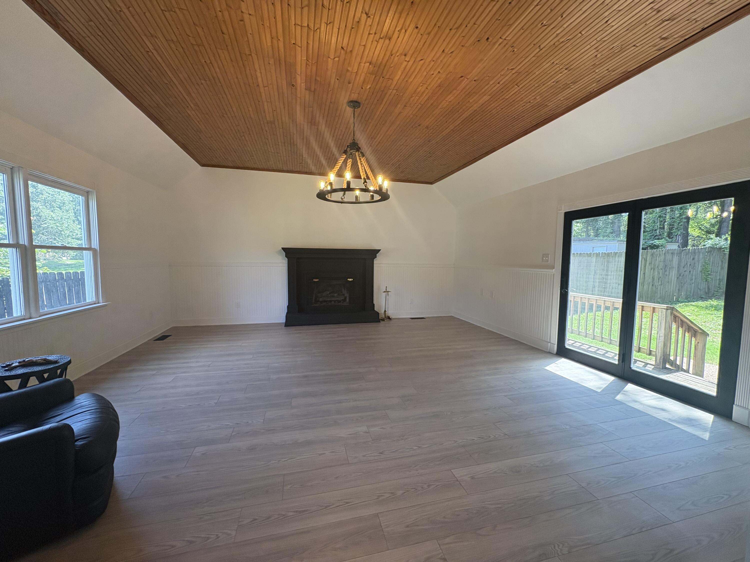 6015 Oakhaven Drive Property Photo 6