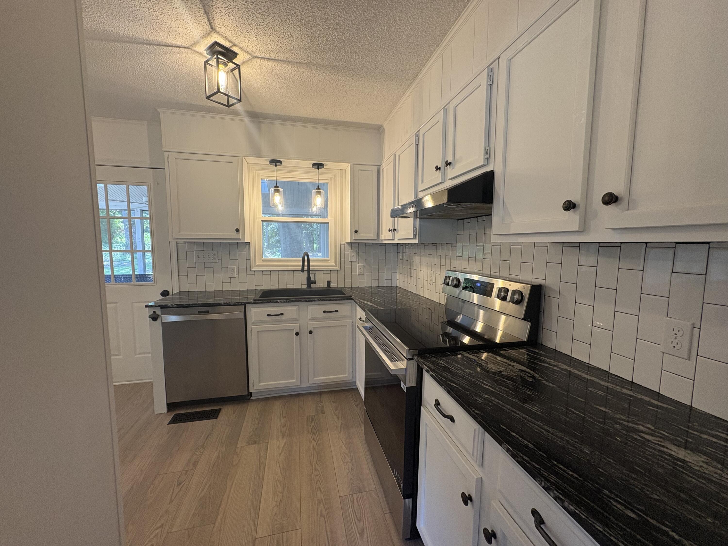 6015 Oakhaven Drive Property Photo 9