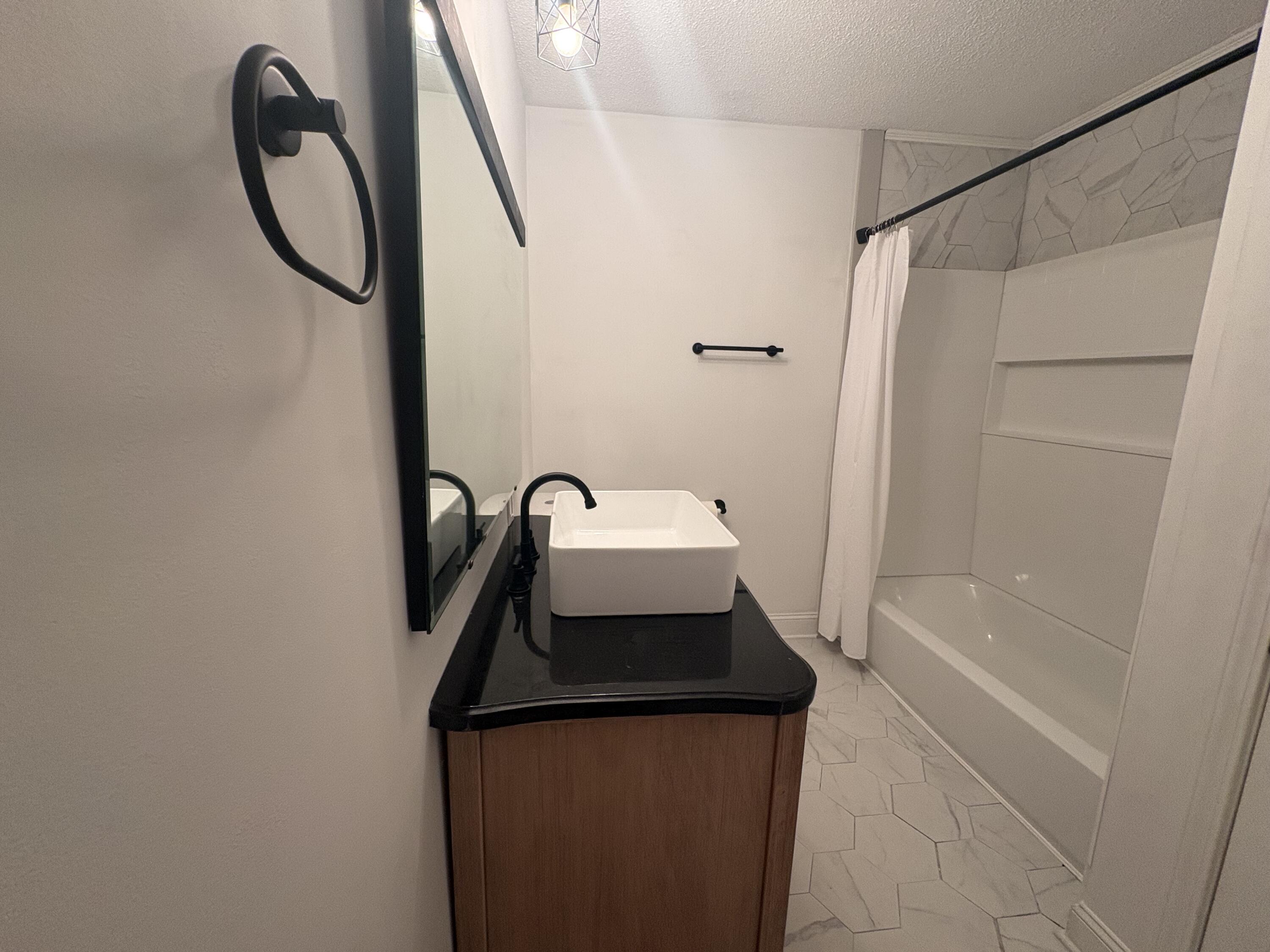 6015 Oakhaven Drive Property Photo 11